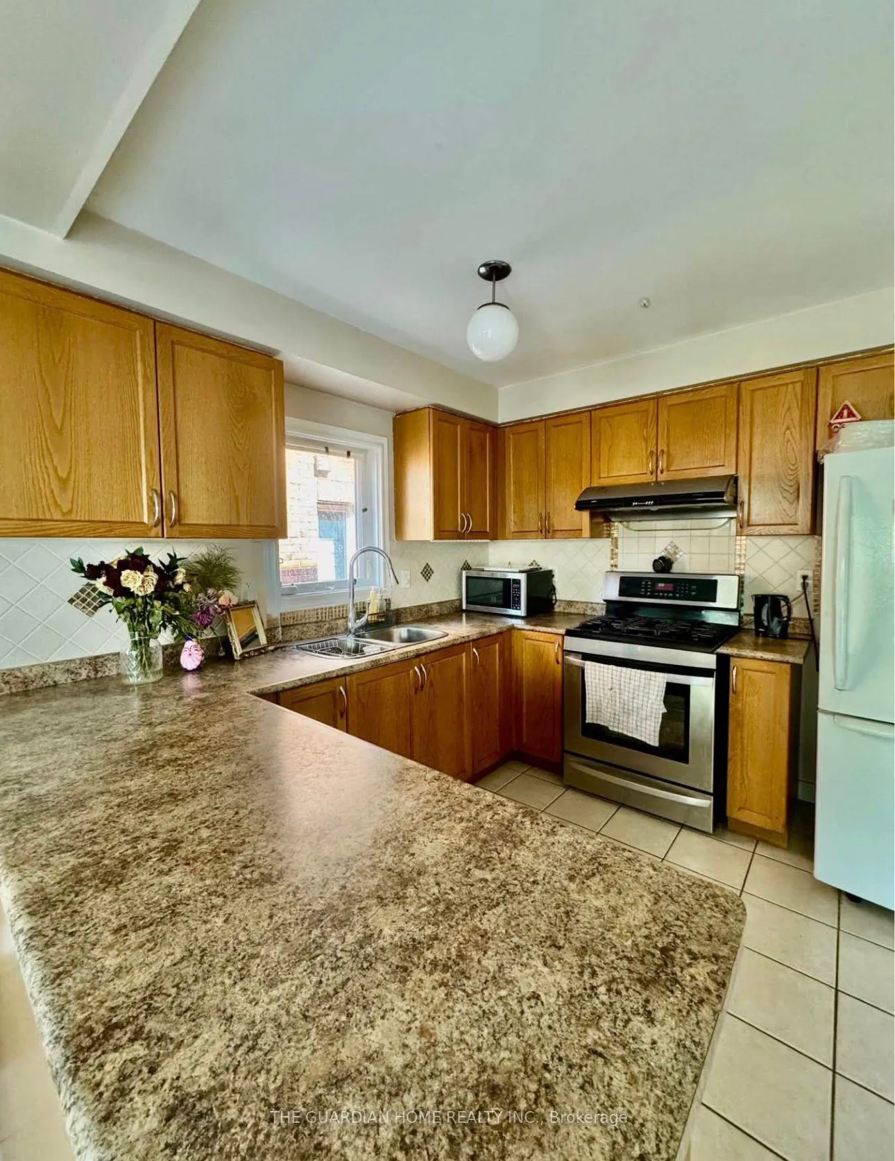 Photo 3 of 118 Guinevere Road, Markham, Cedarwood — HOMEH