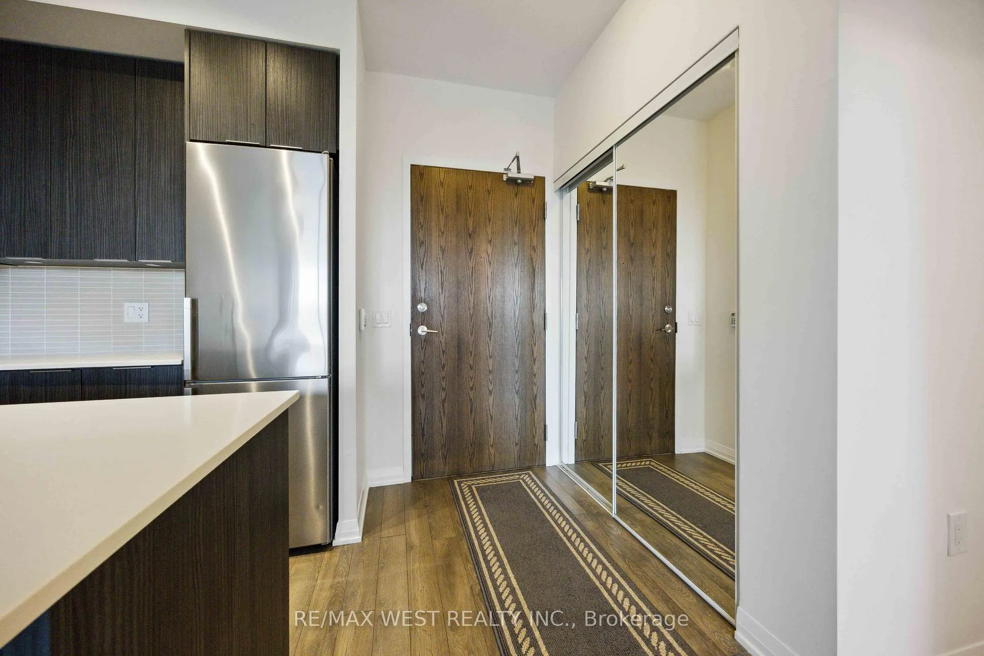 Photo 3 of Unit 209, 99 Eagle Rock Way, Vaughan, Maple — HOMEH