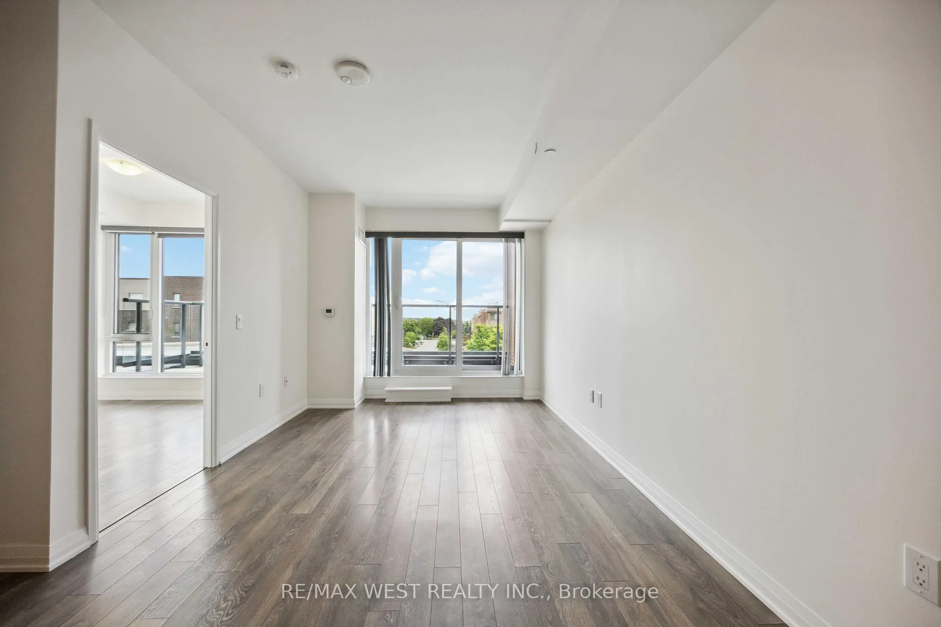 Photo 6 of Unit 209, 99 Eagle Rock Way, Vaughan, Maple — HOMEH