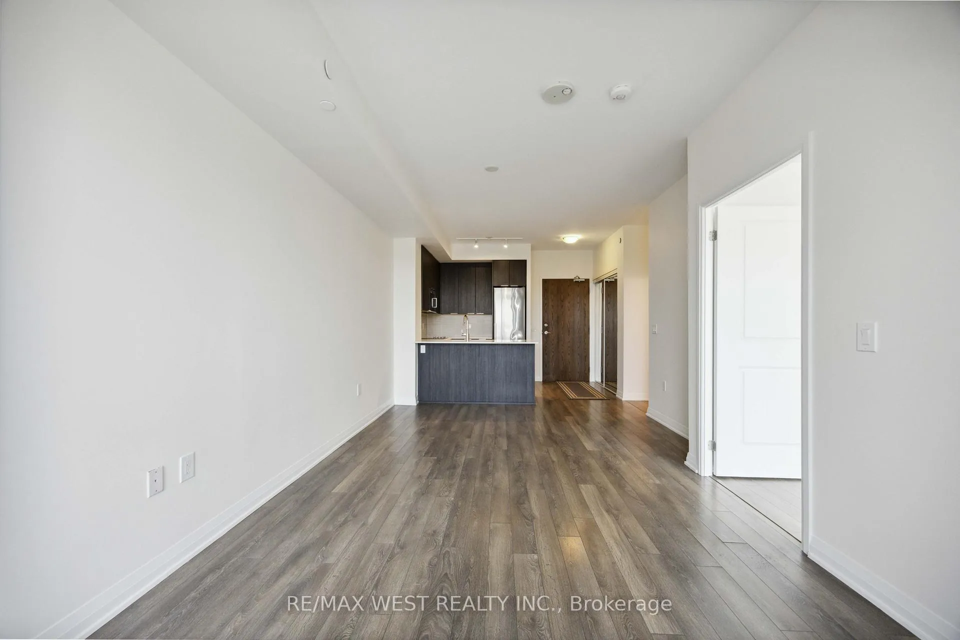 Photo 8 of Unit 209, 99 Eagle Rock Way, Vaughan, Maple — HOMEH