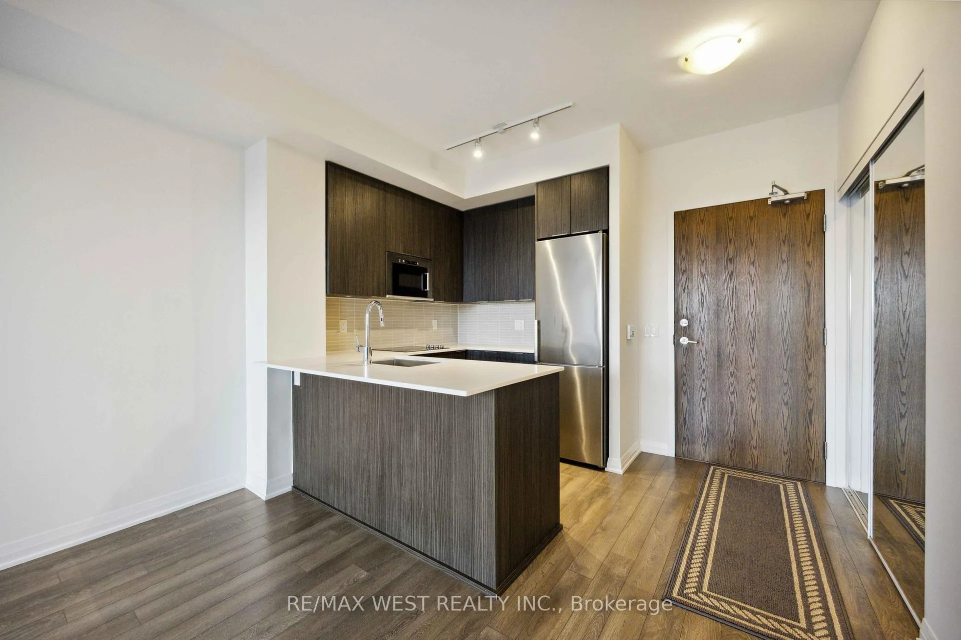 Photo 9 of Unit 209, 99 Eagle Rock Way, Vaughan, Maple — HOMEH