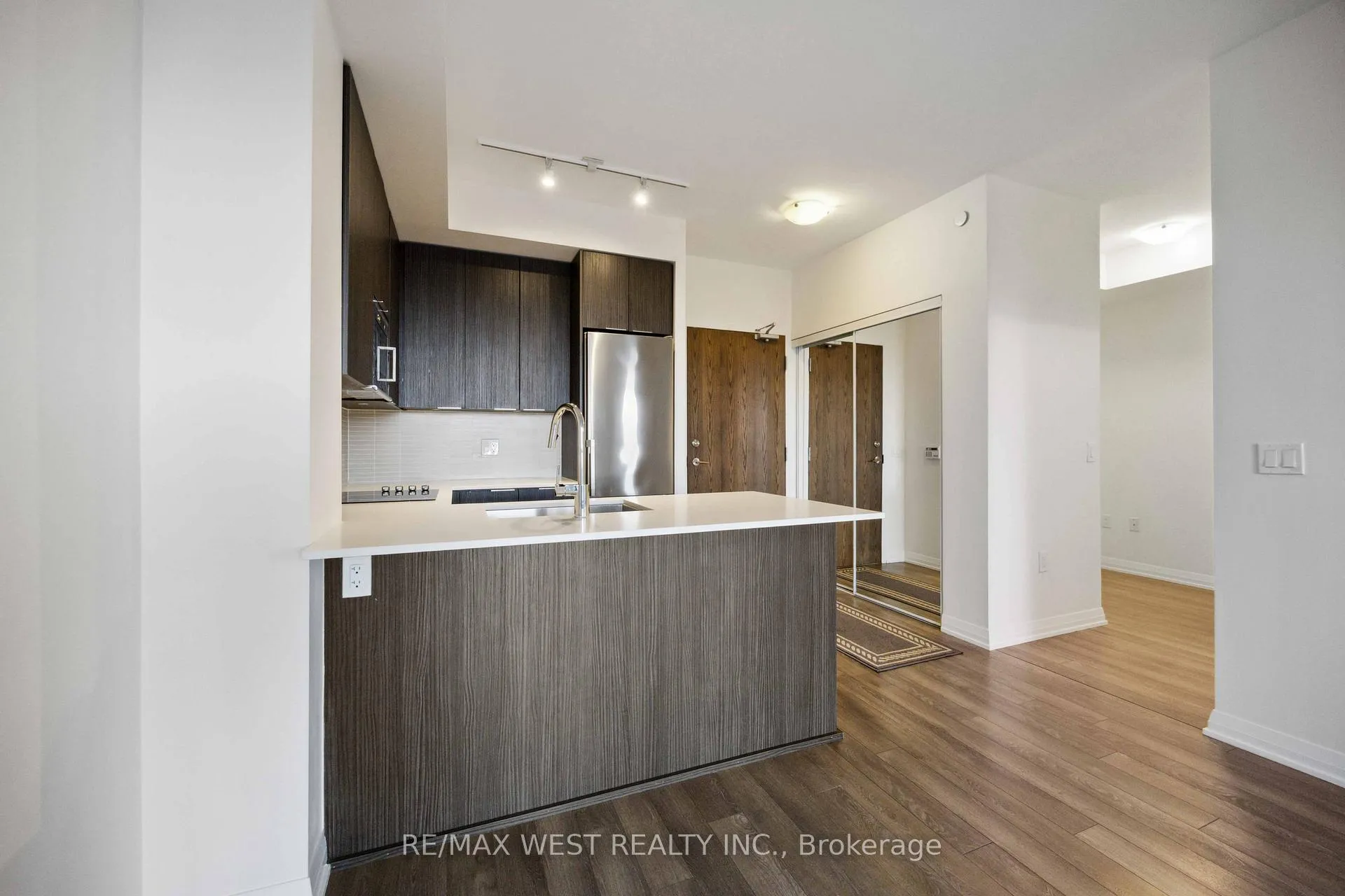 Photo 10 of Unit 209, 99 Eagle Rock Way, Vaughan, Maple — HOMEH