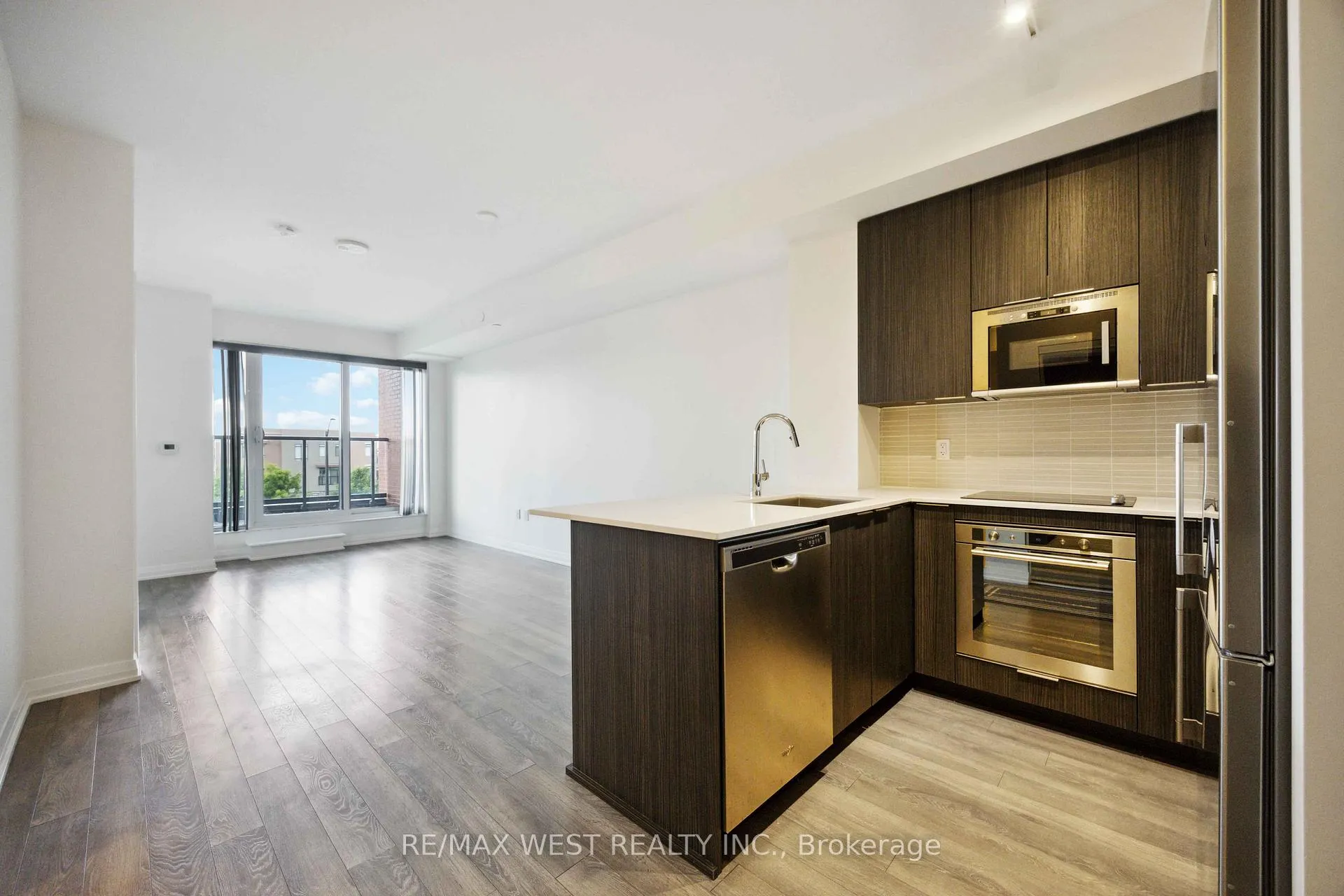 Photo 11 of Unit 209, 99 Eagle Rock Way, Vaughan, Maple — HOMEH