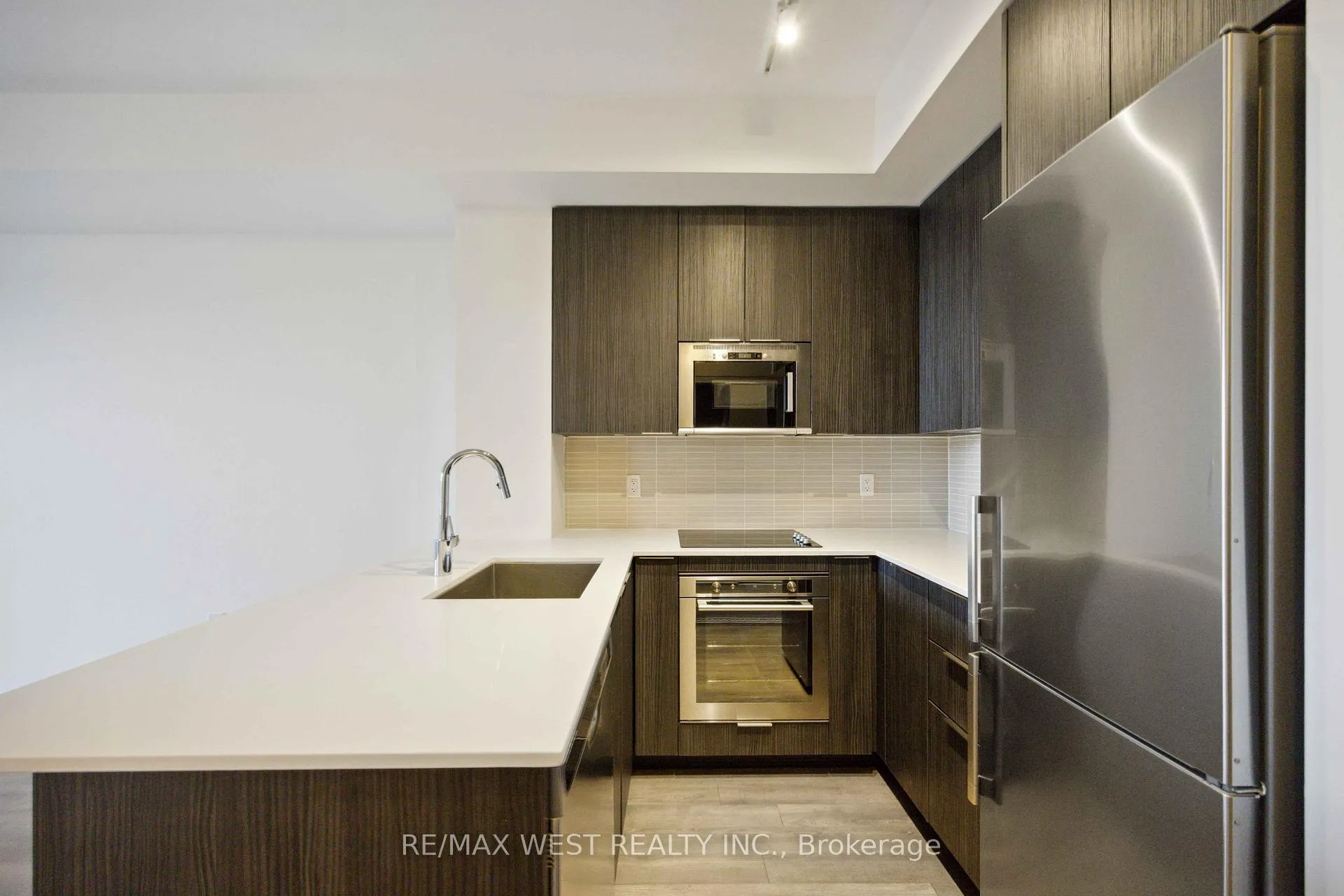 Photo 12 of Unit 209, 99 Eagle Rock Way, Vaughan, Maple — HOMEH