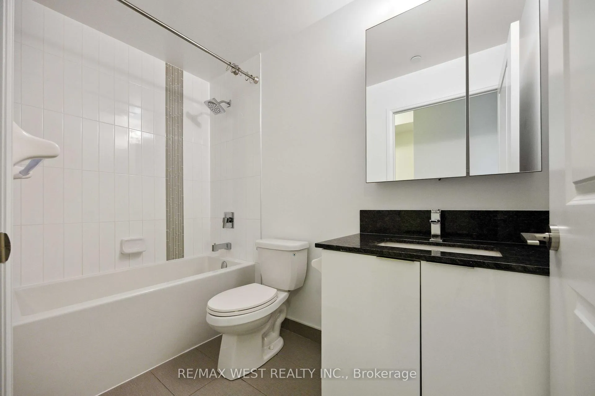 Photo 14 of Unit 209, 99 Eagle Rock Way, Vaughan, Maple — HOMEH
