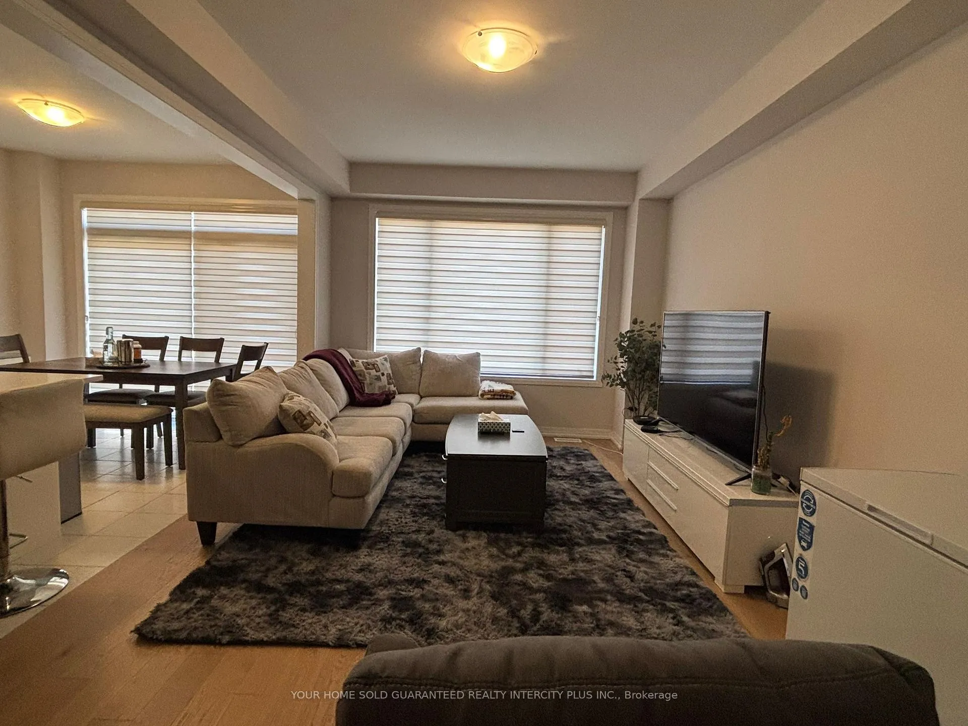 Photo 2 of 32 Crossmore Crescent, Cambridge, Westview — HOMEH