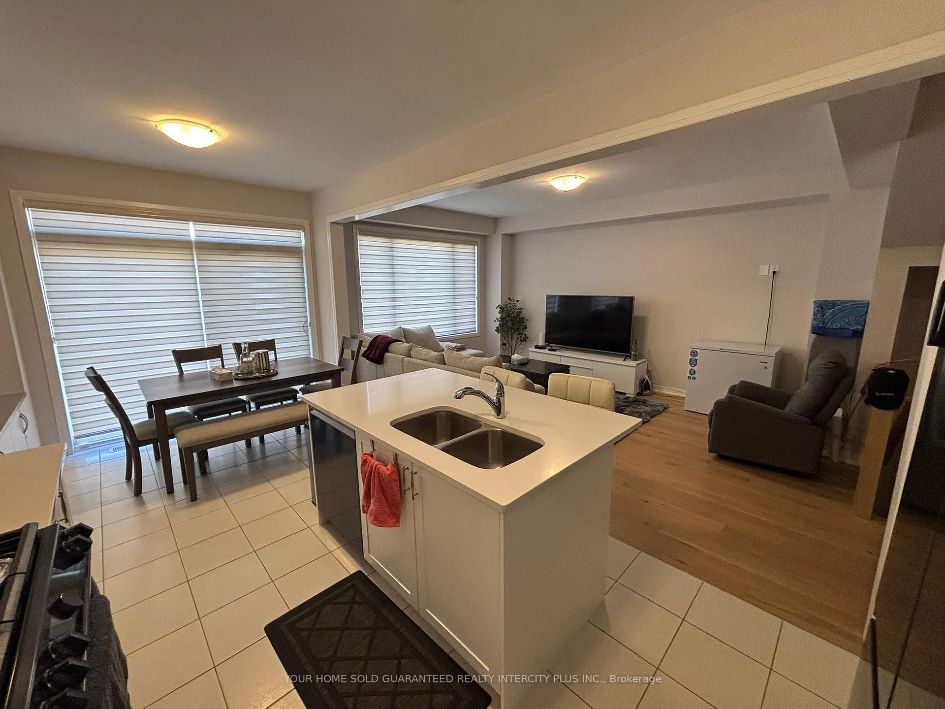 Photo 4 of 32 Crossmore Crescent, Cambridge, Westview — HOMEH