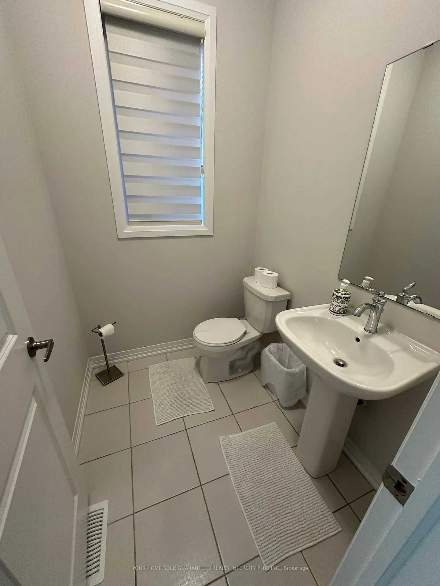 Photo 8 of 32 Crossmore Crescent, Cambridge, Westview — HOMEH