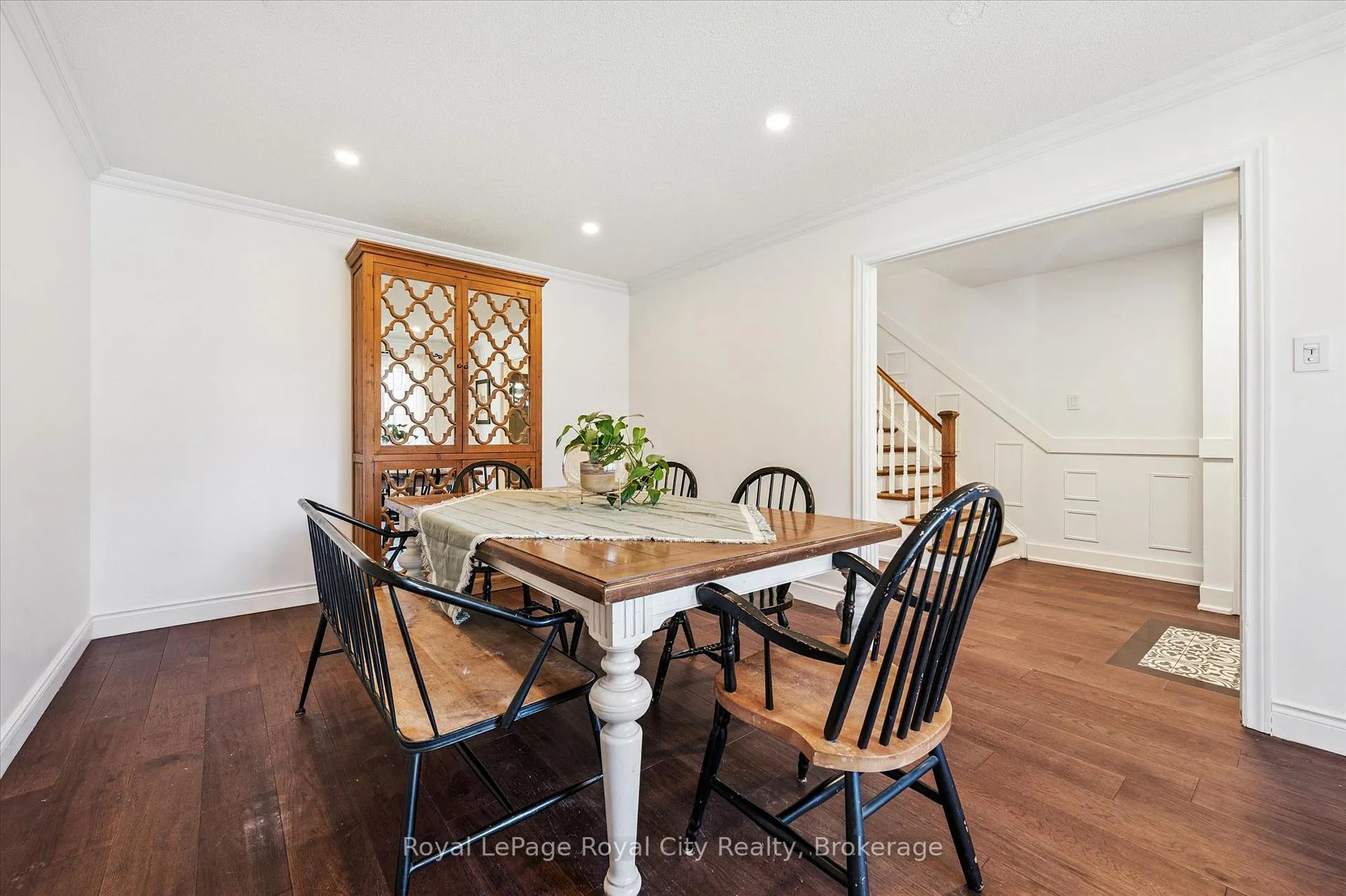 Photo 11 of 20 Darby Road, Guelph, Willow West/Sugarbush/West Acres — HOMEH