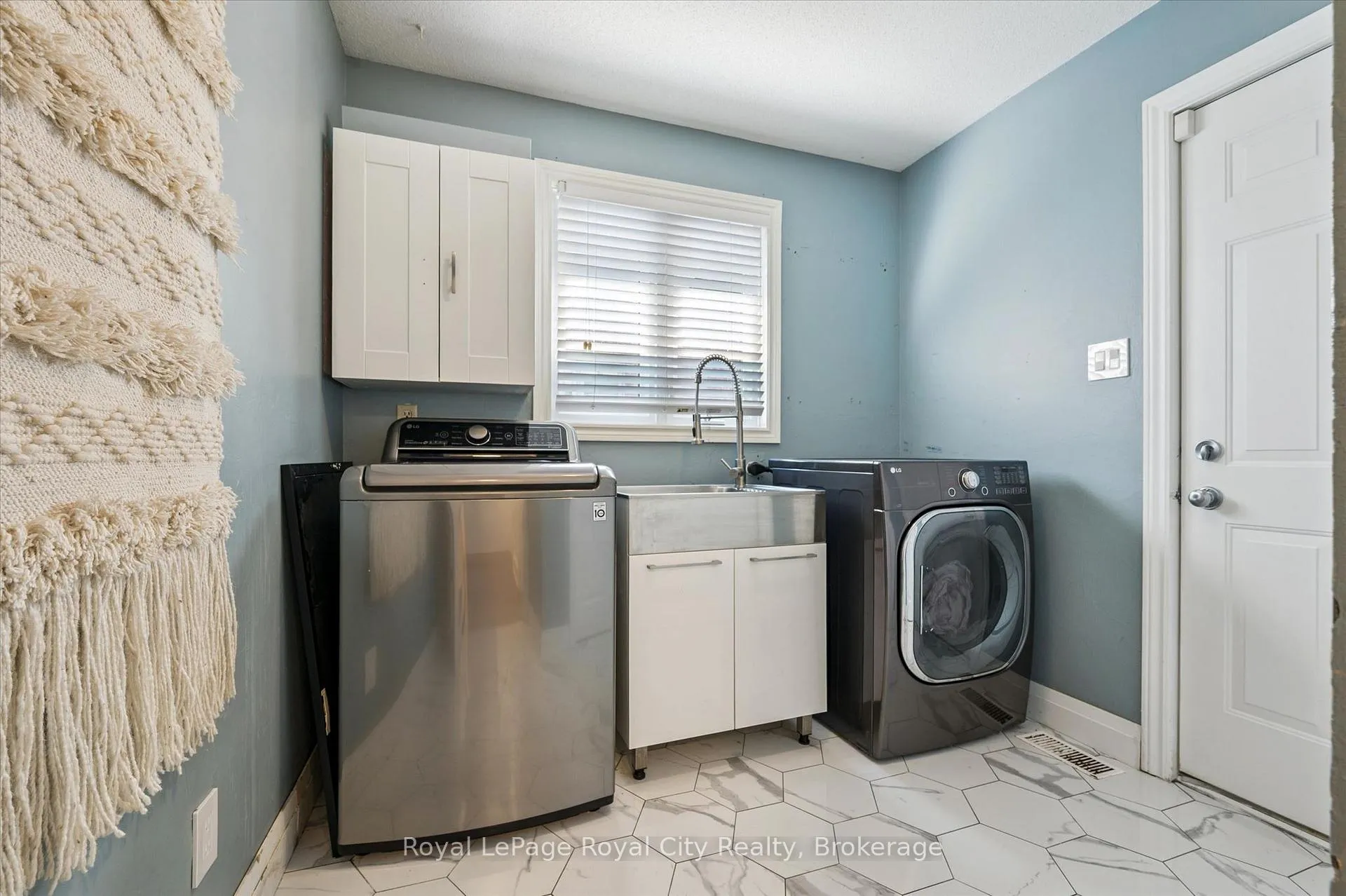 Photo 13 of 20 Darby Road, Guelph, Willow West/Sugarbush/West Acres — HOMEH