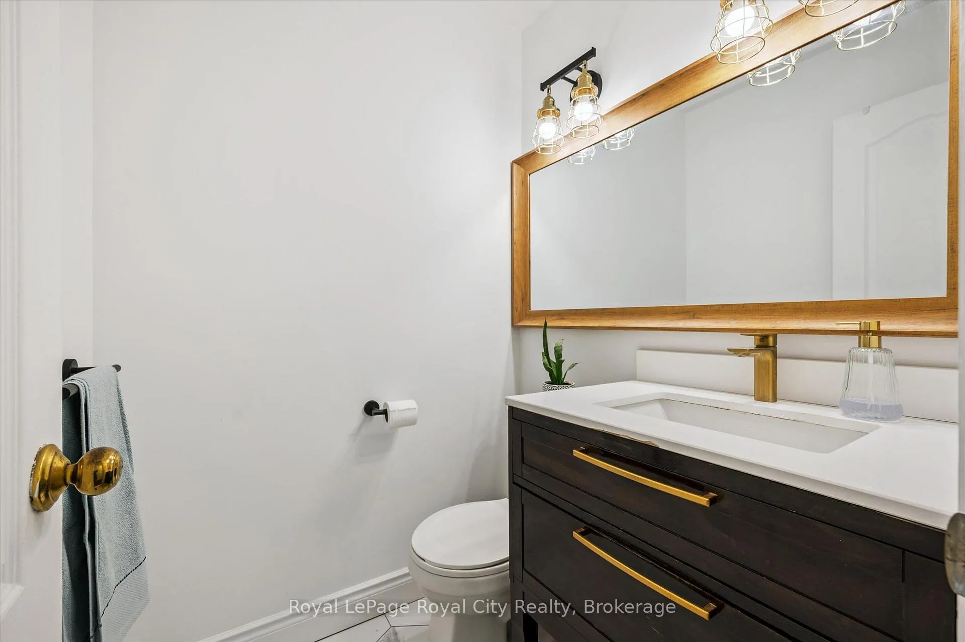 Photo 14 of 20 Darby Road, Guelph, Willow West/Sugarbush/West Acres — HOMEH