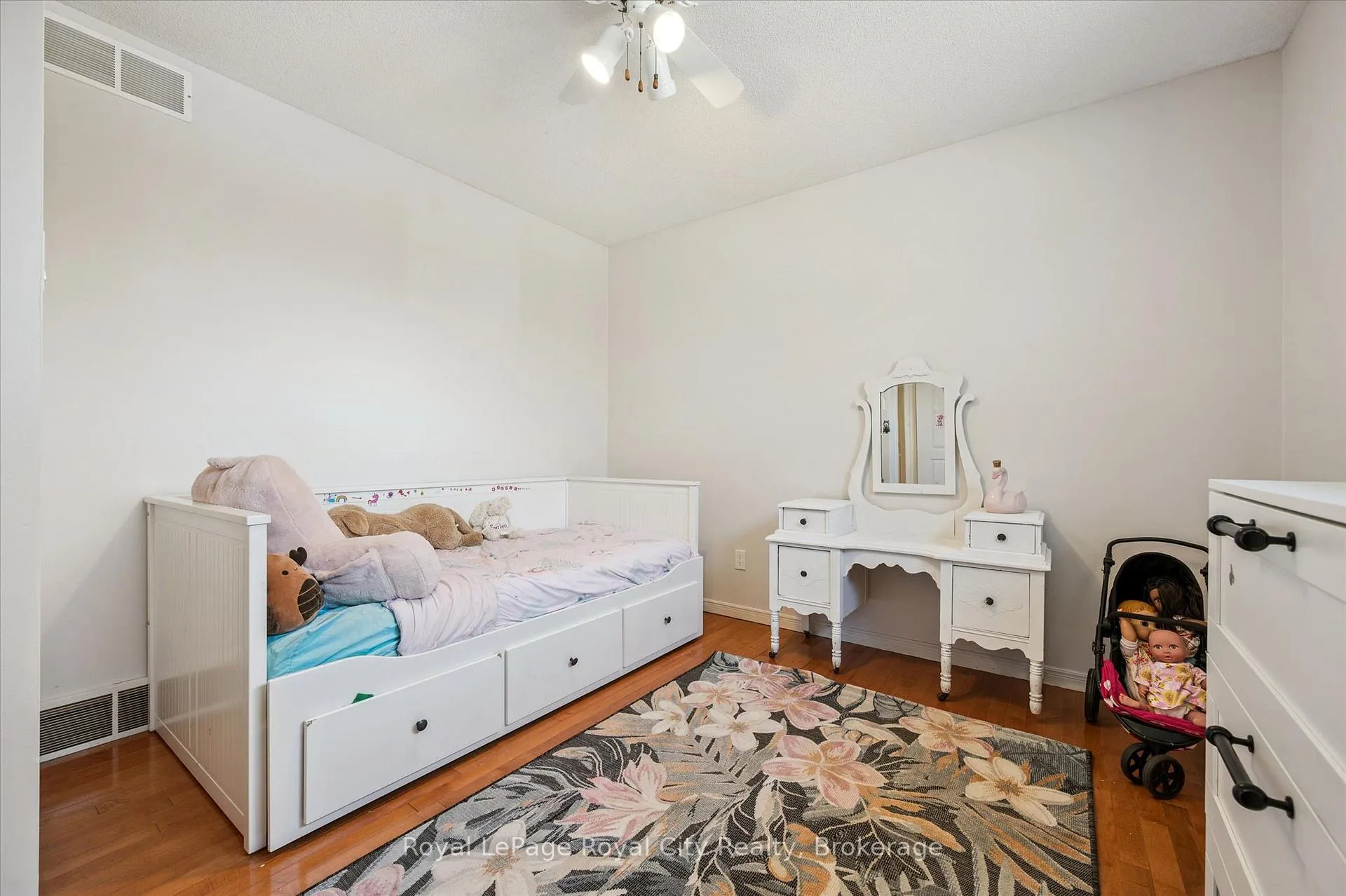 Photo 22 of 20 Darby Road, Guelph, Willow West/Sugarbush/West Acres — HOMEH