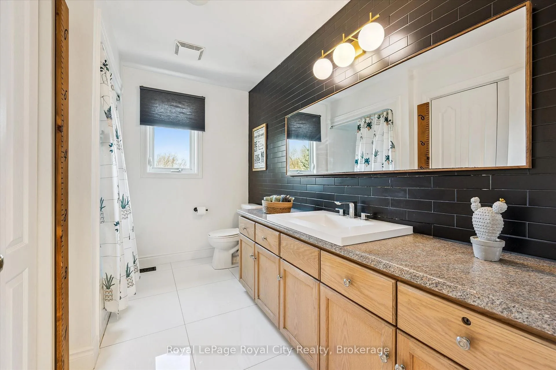 Photo 24 of 20 Darby Road, Guelph, Willow West/Sugarbush/West Acres — HOMEH
