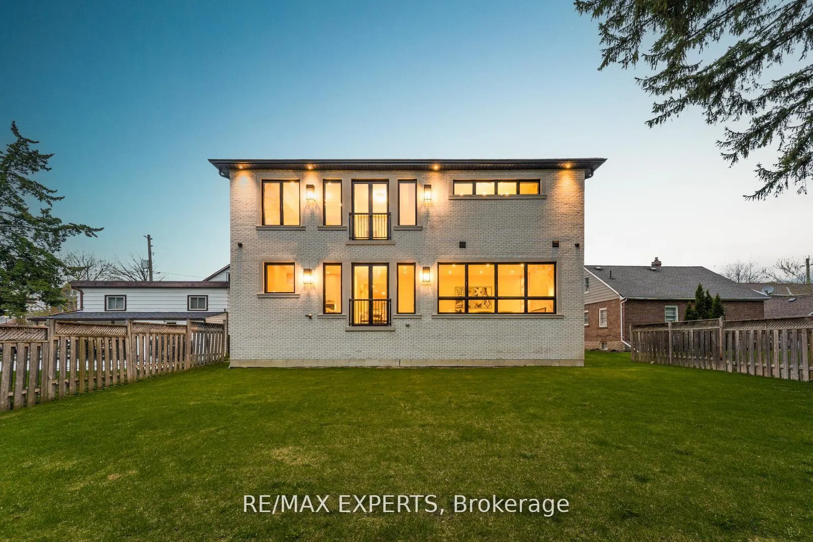 Photo 3 of 86 Willow Street, Caledon, Bolton East — HOMEH