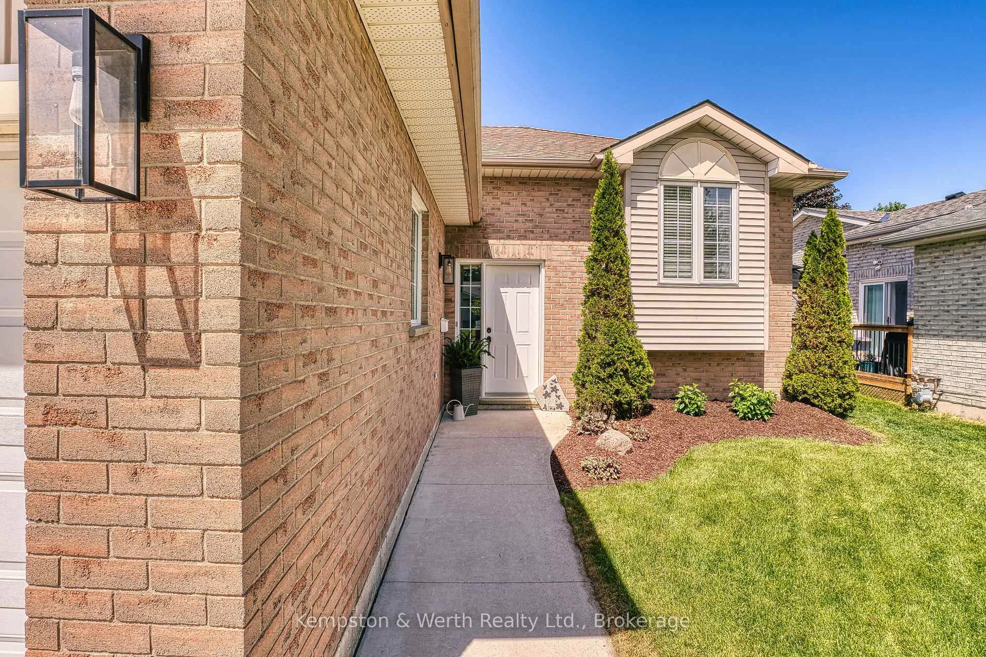 Photo 5 of 745 Lavery Street, North Perth, Listowel — HOMEH