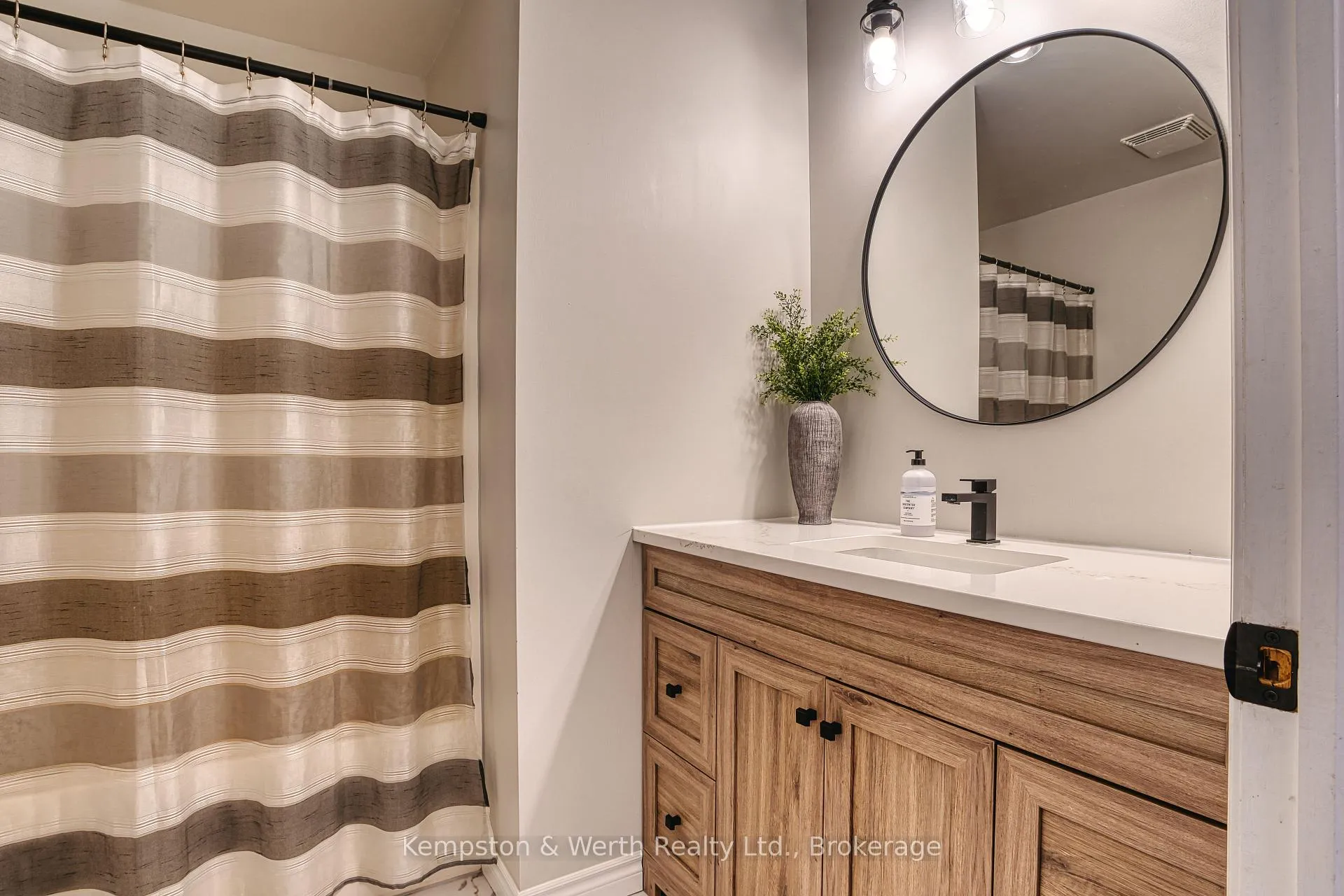 Photo 27 of 745 Lavery Street, North Perth, Listowel — HOMEH