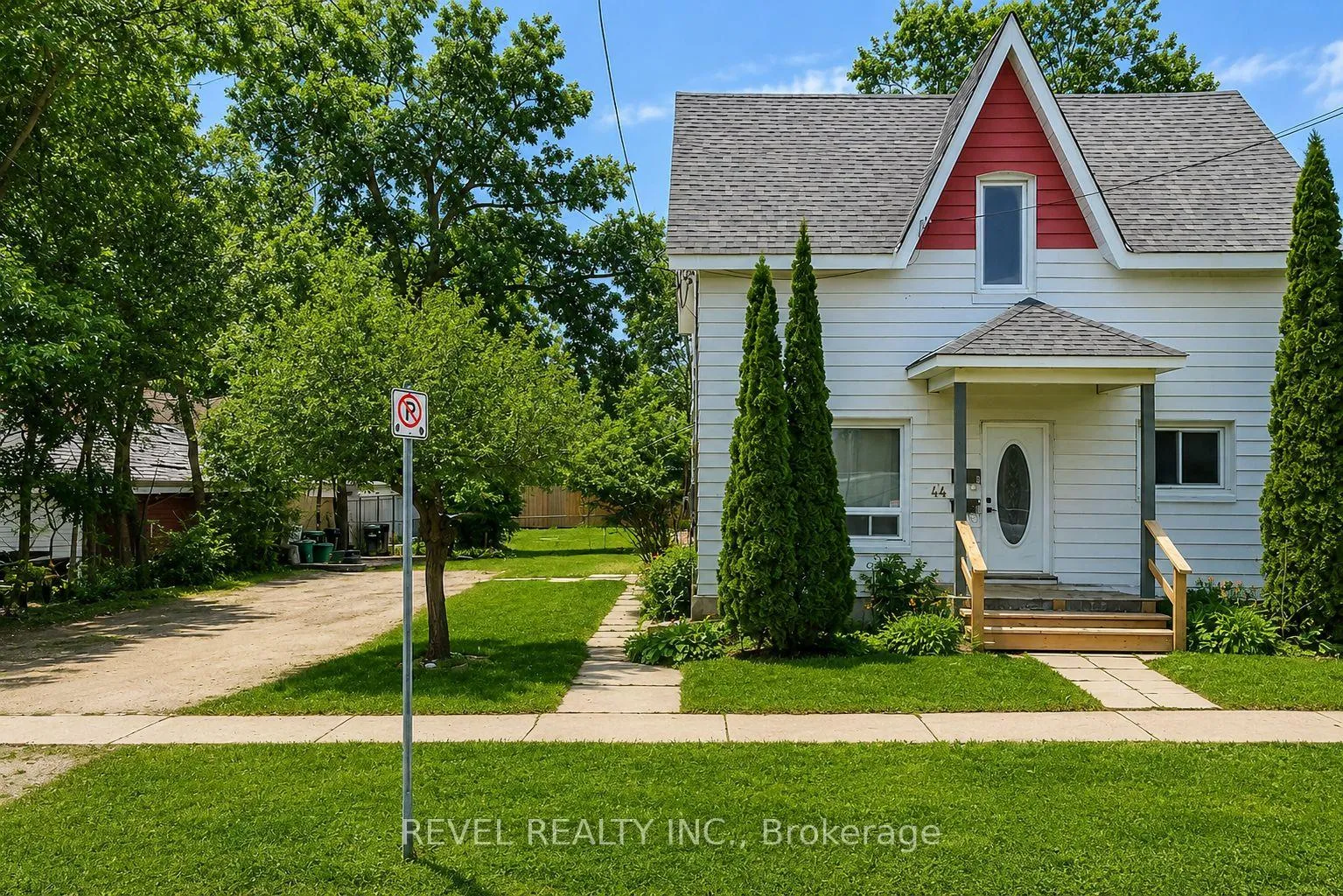 Photo 2 of 44 Parkside Drive, Barrie, Queen's Park — HOMEH
