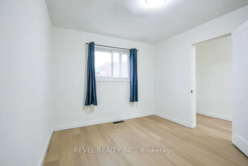 Photo 8 of 44 Parkside Drive, Barrie, Queen's Park — HOMEH