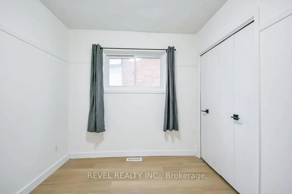 Photo 11 of 44 Parkside Drive, Barrie, Queen's Park — HOMEH
