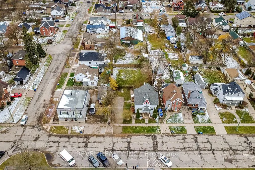Photo 47 of 44 Parkside Drive, Barrie, Queen's Park — HOMEH