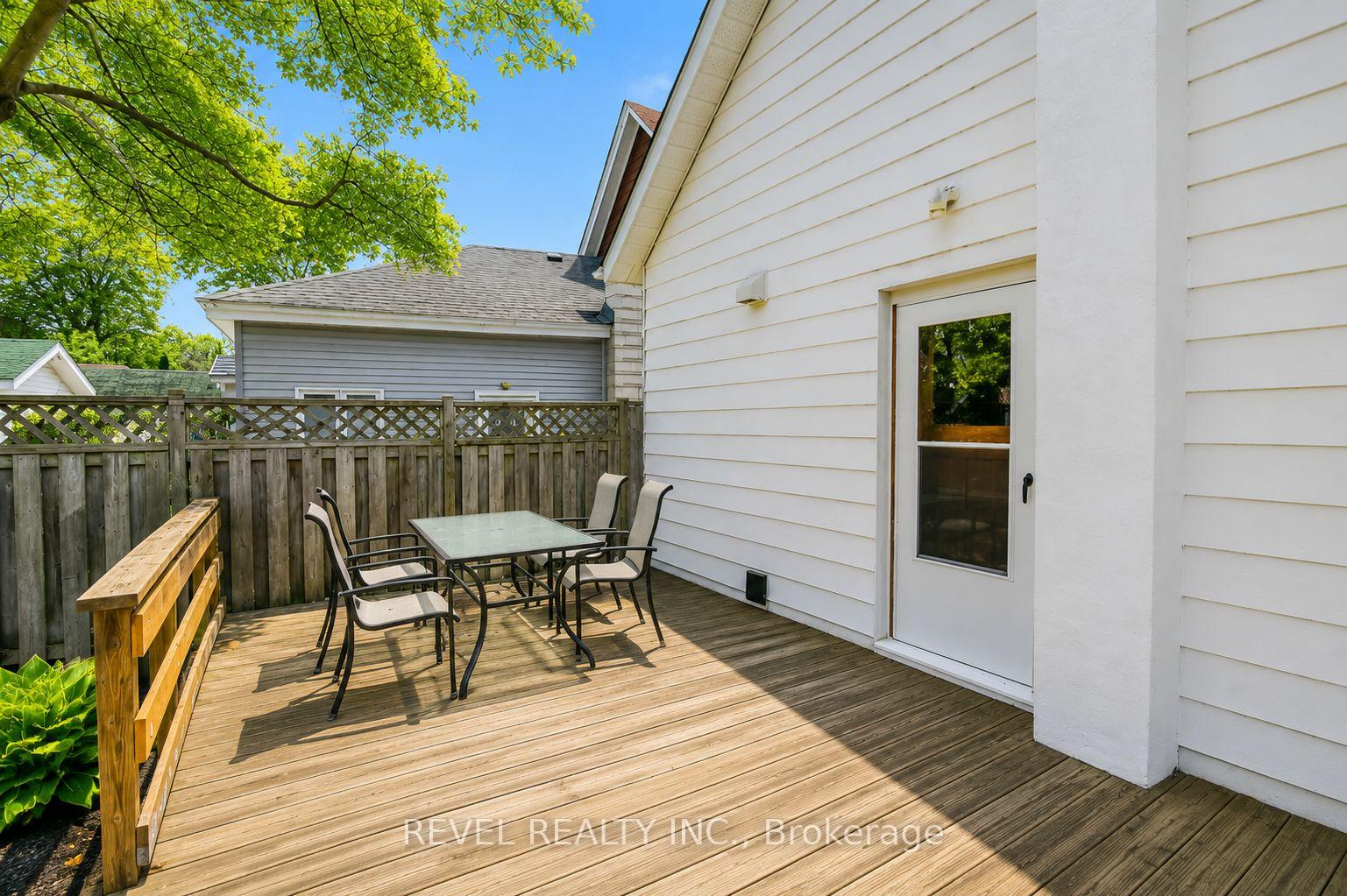 Photo 21 of 44 Parkside Drive, Barrie, Queen's Park — HOMEH