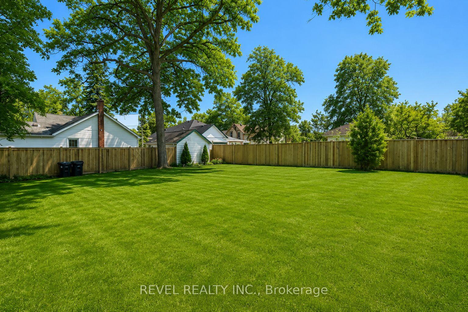 Photo 24 of 44 Parkside Drive, Barrie, Queen's Park — HOMEH