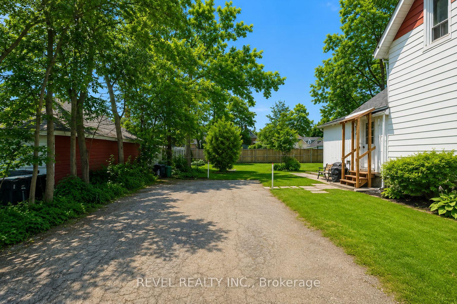 Photo 25 of 44 Parkside Drive, Barrie, Queen's Park — HOMEH