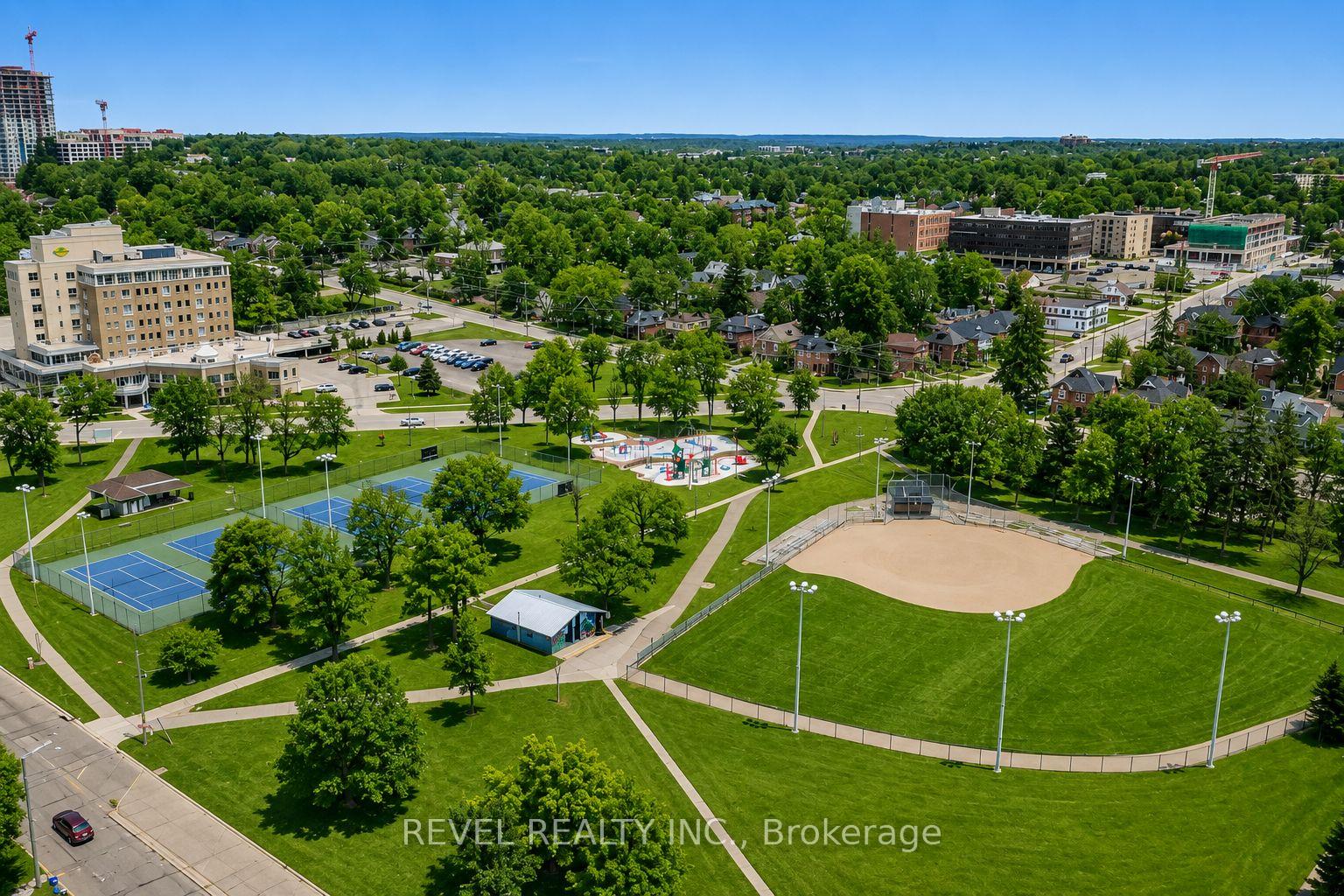 Photo 37 of 44 Parkside Drive, Barrie, Queen's Park — HOMEH