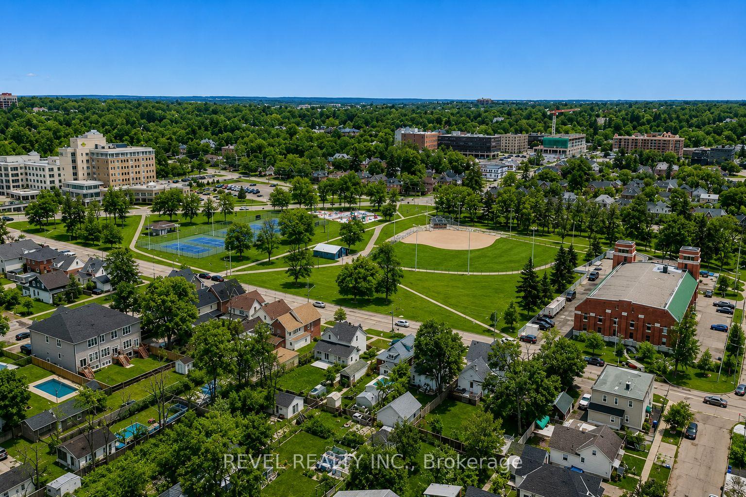 Photo 38 of 44 Parkside Drive, Barrie, Queen's Park — HOMEH