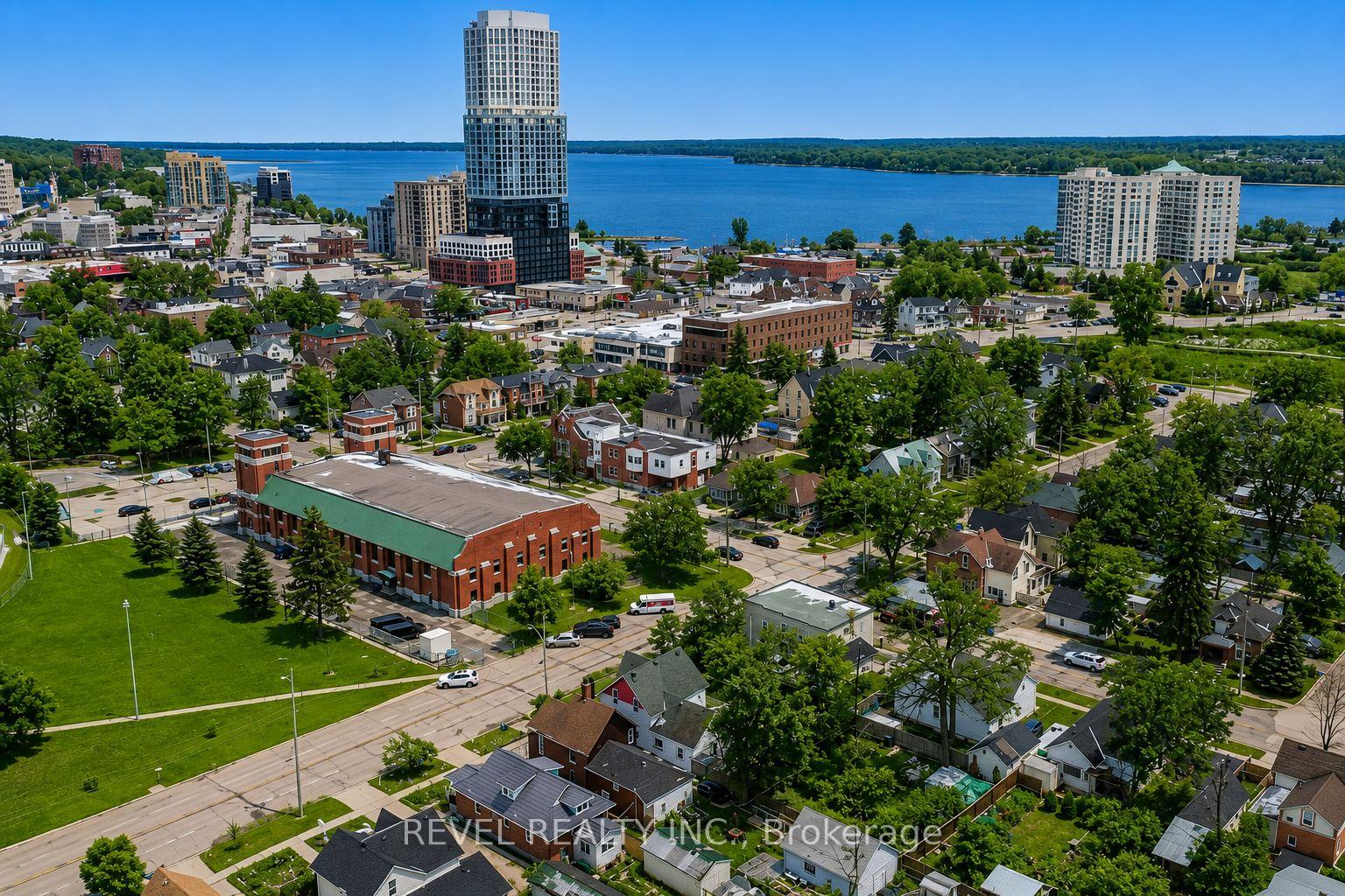 Photo 39 of 44 Parkside Drive, Barrie, Queen's Park — HOMEH