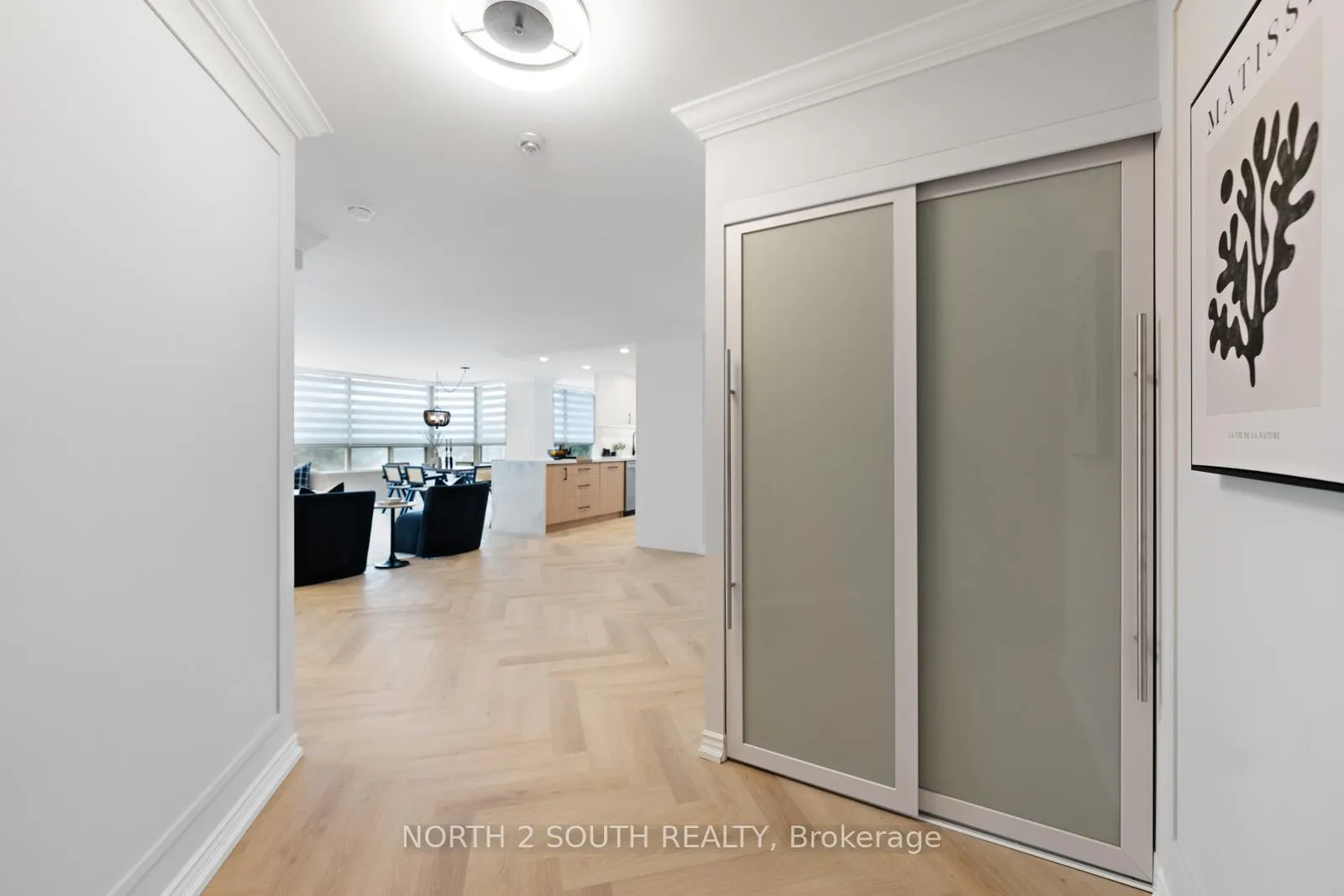 Photo 4 of Unit 304, 7 Townsgate Drive, Vaughan, Crestwood-Springfarm-Yorkhill — HOMEH