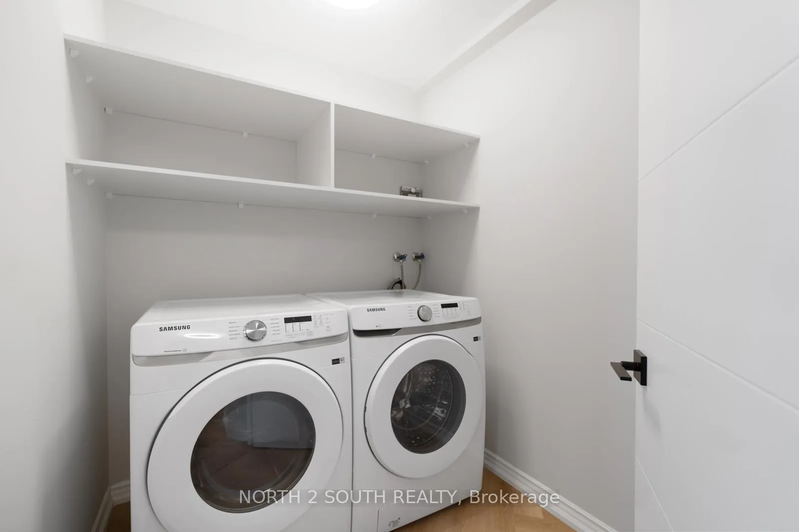 Photo 5 of Unit 304, 7 Townsgate Drive, Vaughan, Crestwood-Springfarm-Yorkhill — HOMEH