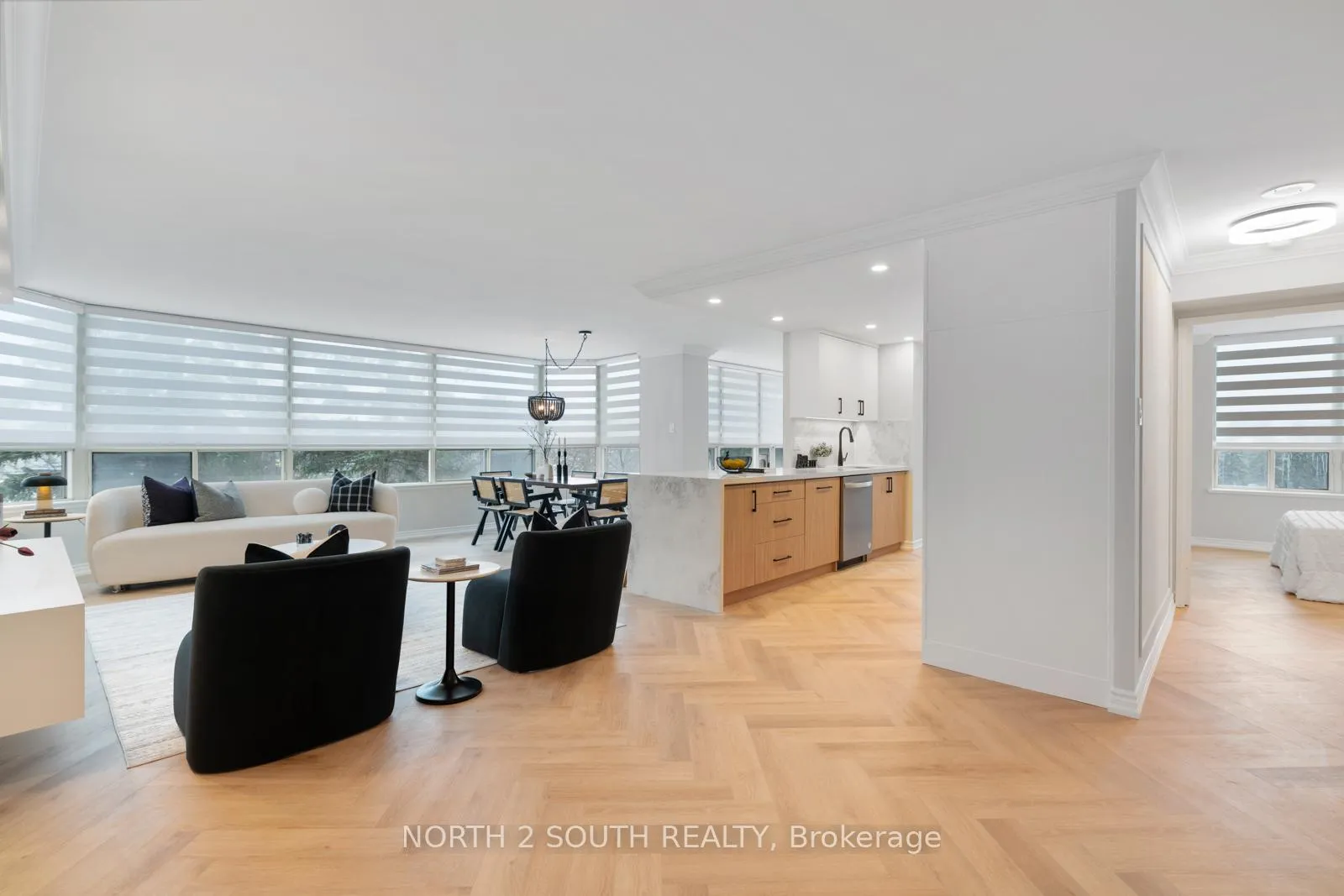 Photo 6 of Unit 304, 7 Townsgate Drive, Vaughan, Crestwood-Springfarm-Yorkhill — HOMEH