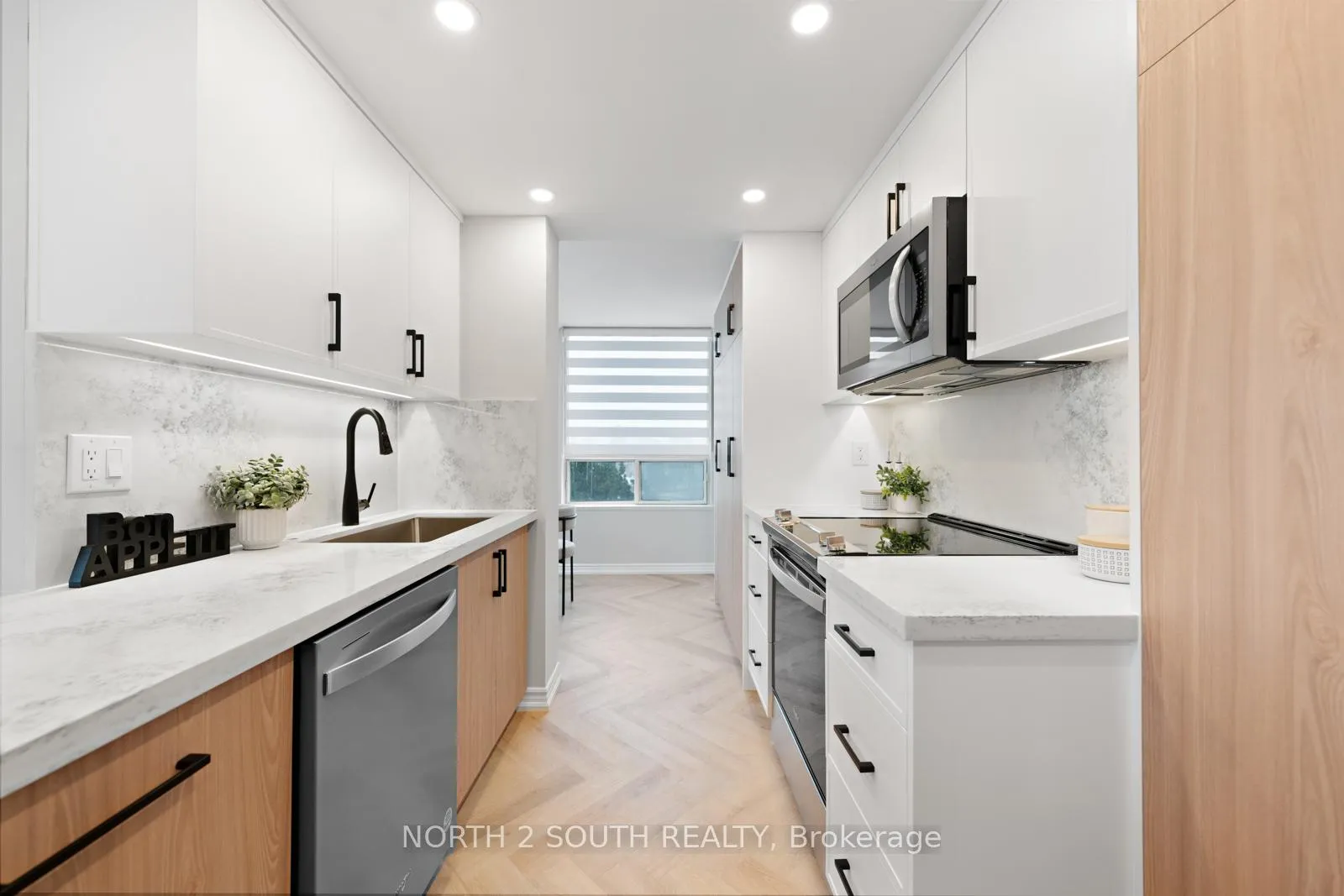 Photo 16 of Unit 304, 7 Townsgate Drive, Vaughan, Crestwood-Springfarm-Yorkhill — HOMEH