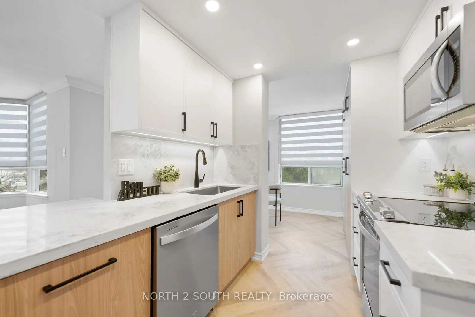 Photo 17 of Unit 304, 7 Townsgate Drive, Vaughan, Crestwood-Springfarm-Yorkhill — HOMEH