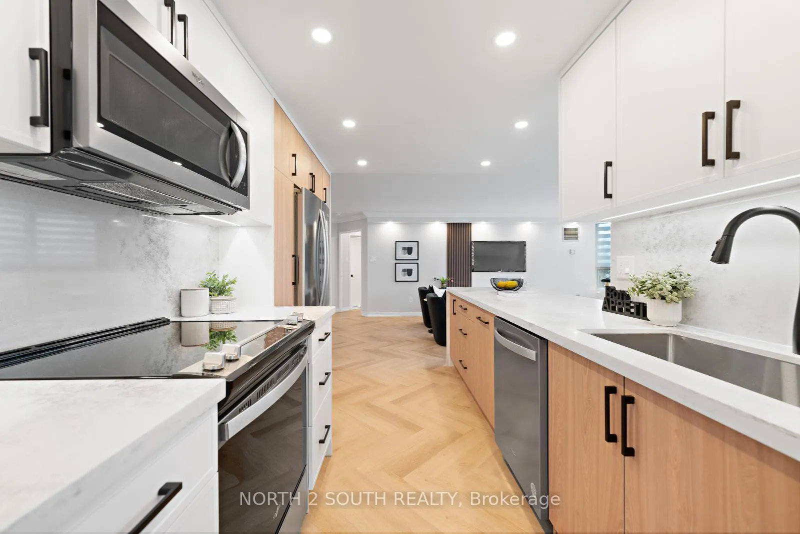 Photo 18 of Unit 304, 7 Townsgate Drive, Vaughan, Crestwood-Springfarm-Yorkhill — HOMEH