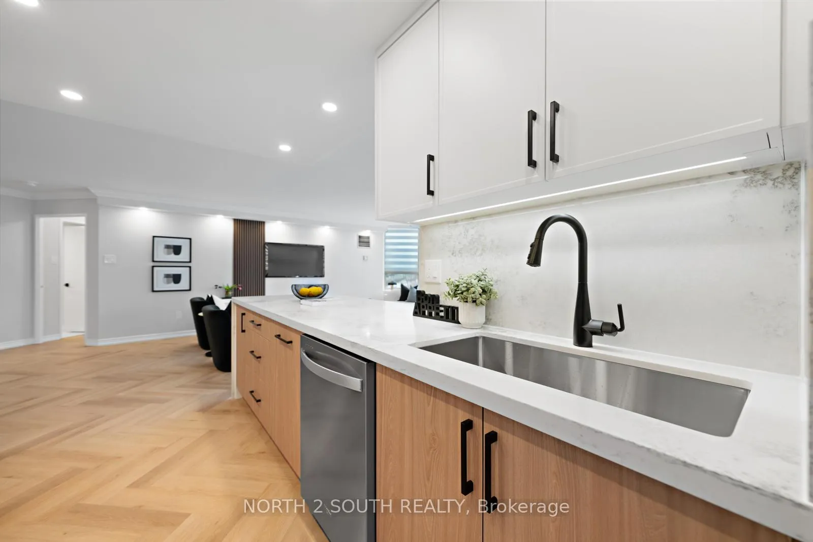 Photo 19 of Unit 304, 7 Townsgate Drive, Vaughan, Crestwood-Springfarm-Yorkhill — HOMEH