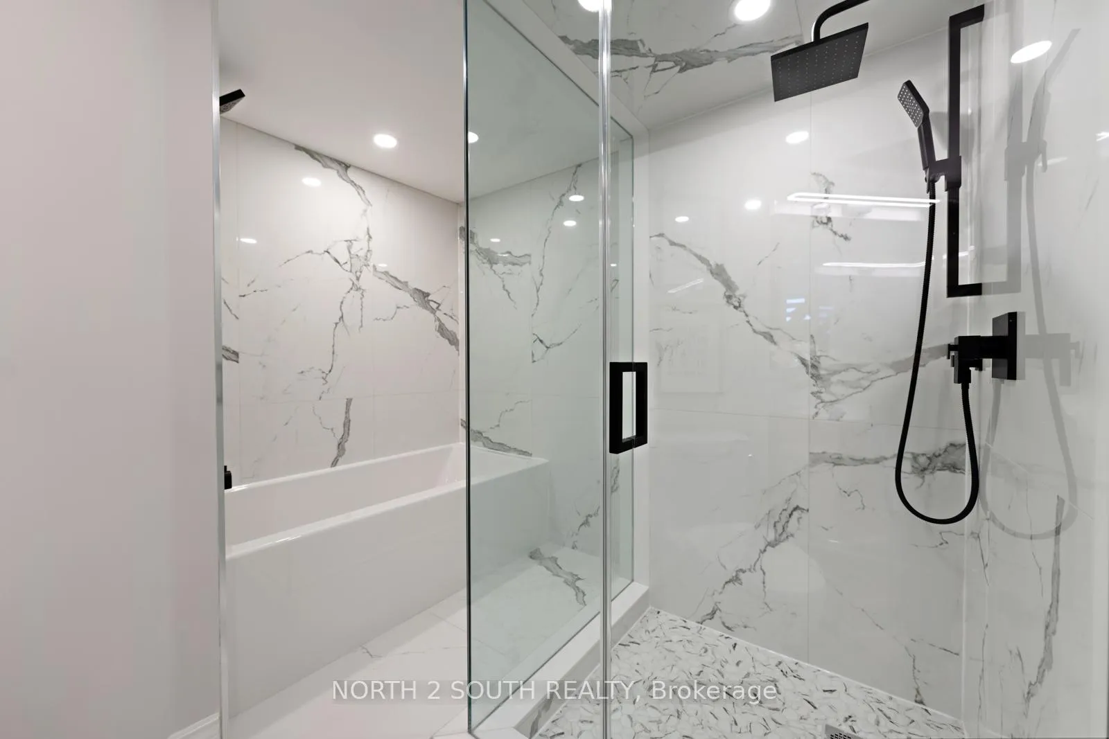 Photo 33 of Unit 304, 7 Townsgate Drive, Vaughan, Crestwood-Springfarm-Yorkhill — HOMEH