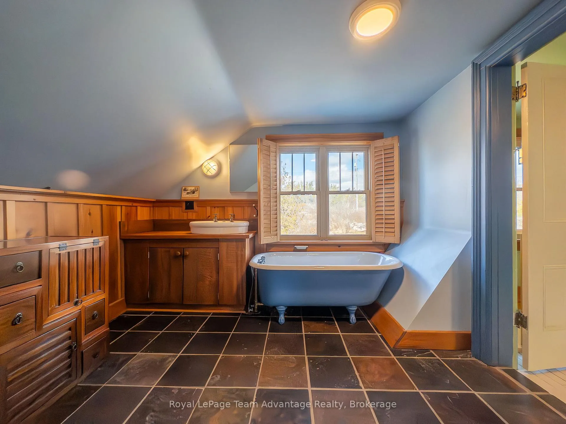 Photo 18 of 945 Riverside Drive, Parry Sound Remote Area, Wallbridge — HOMEH