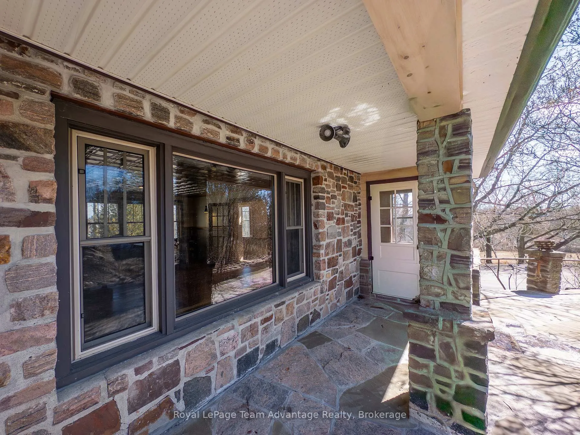 Photo 23 of 945 Riverside Drive, Parry Sound Remote Area, Wallbridge — HOMEH