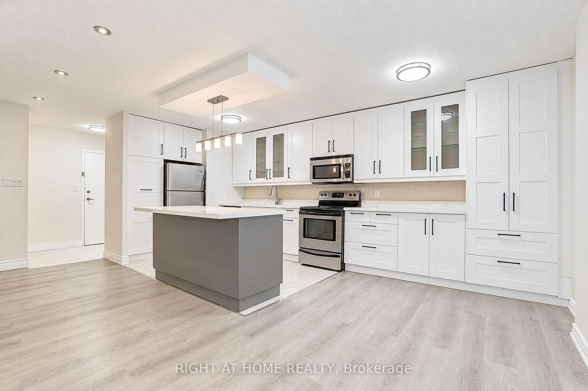 Photo of Unit 109, 3025 The credit woodlands Drive
