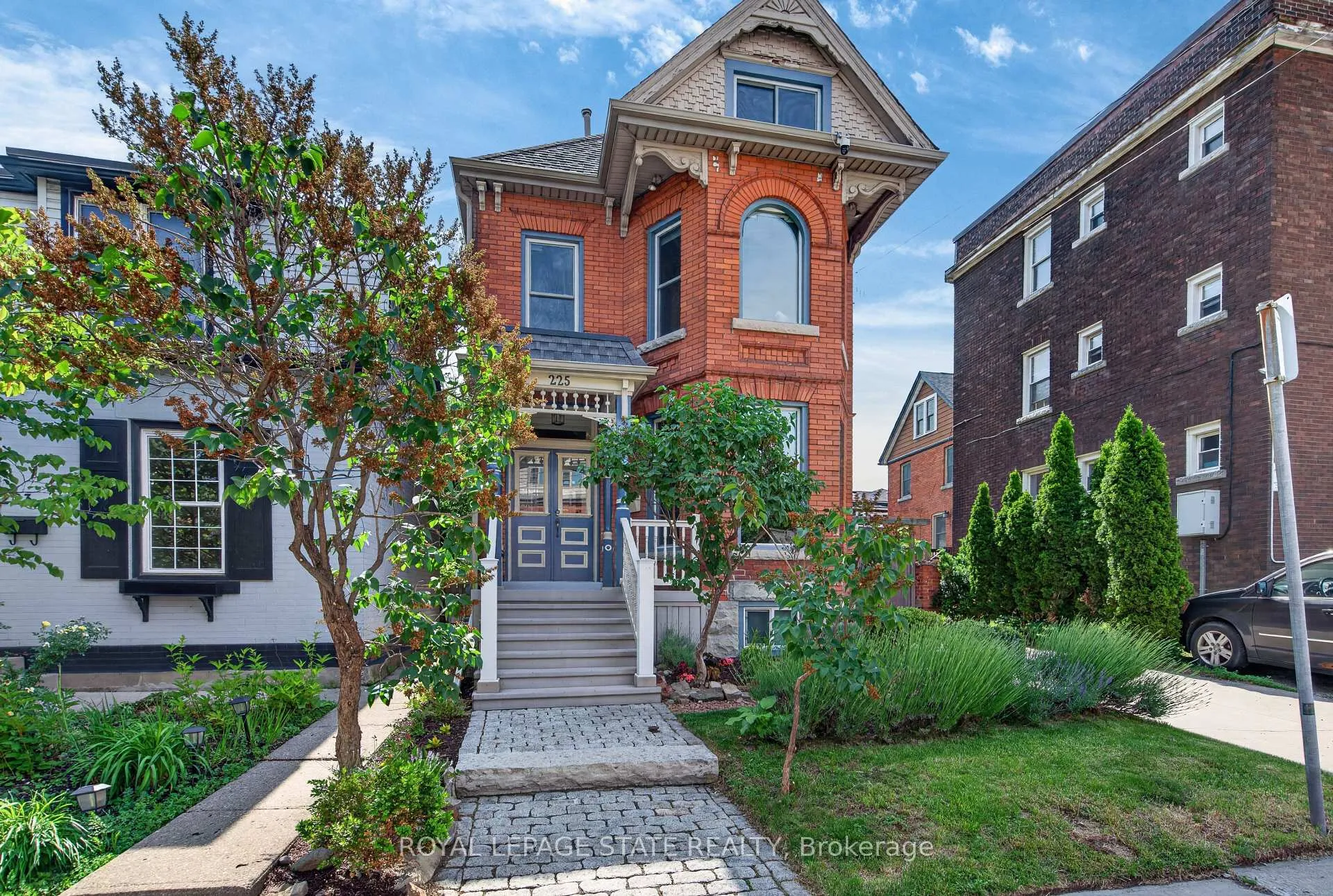 Photo 2 of 225 Hess Street S, Hamilton, Durand — HOMEH