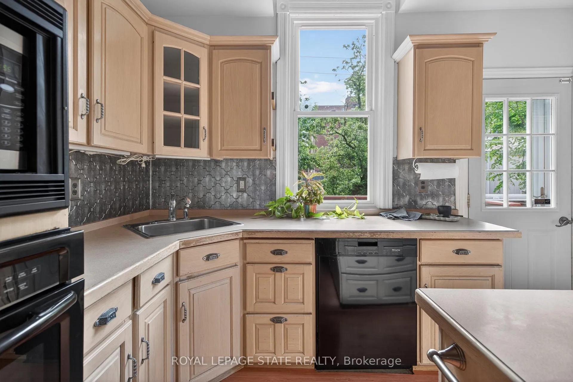 Photo 16 of 225 Hess Street S, Hamilton, Durand — HOMEH