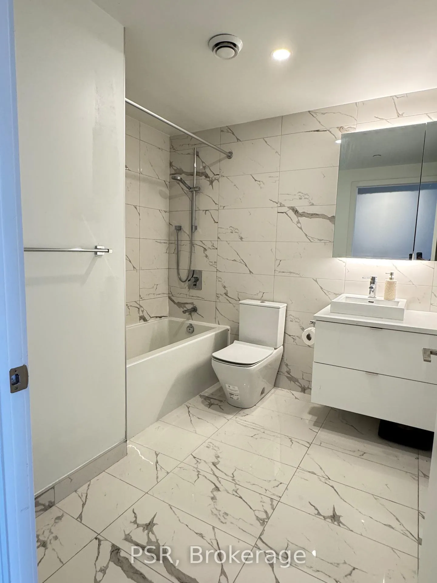Photo 4 of Unit 510, 21 Lawren Harris Square, Toronto, Moss Park — HOMEH
