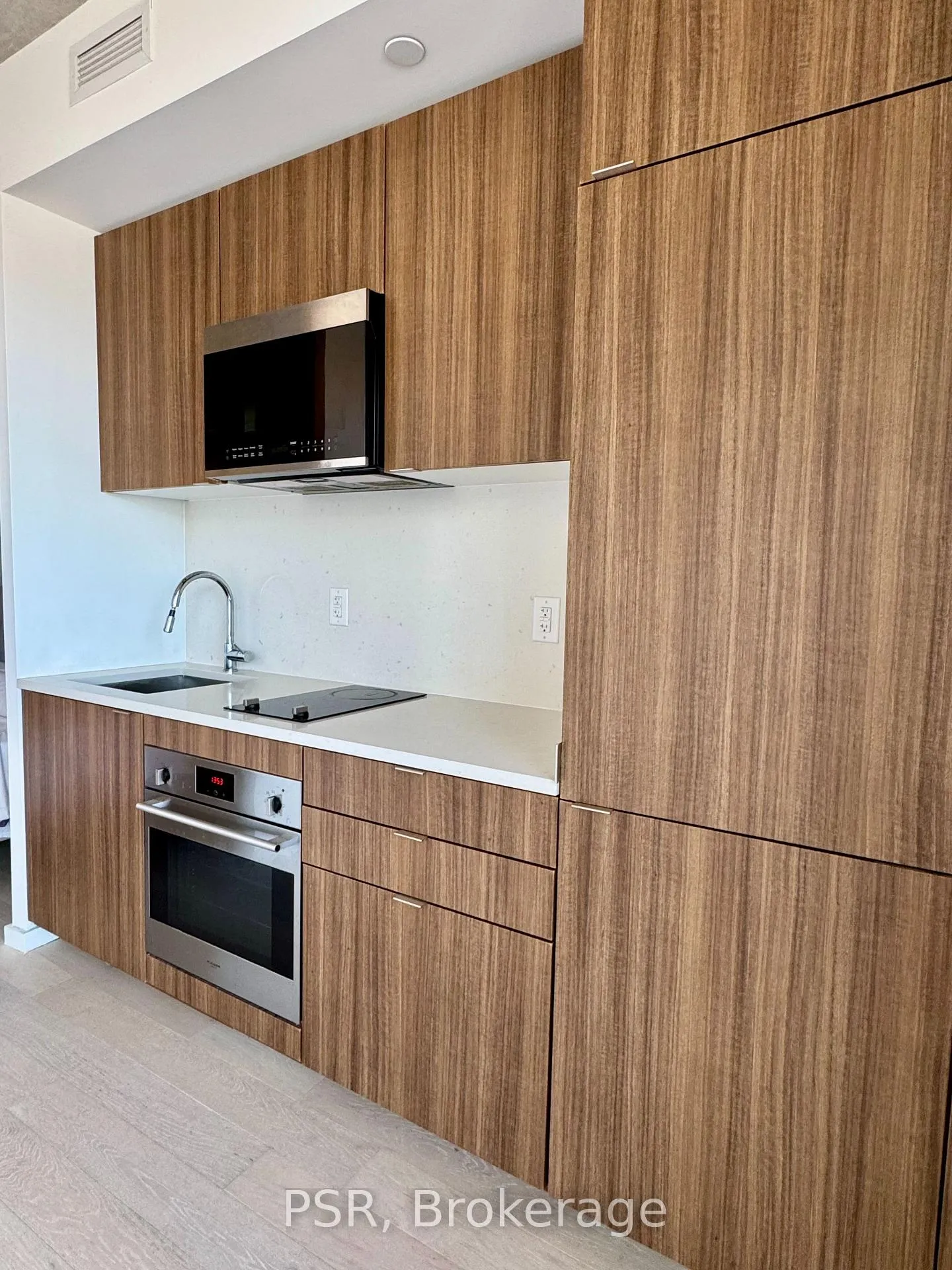 Photo 6 of Unit 510, 21 Lawren Harris Square, Toronto, Moss Park — HOMEH
