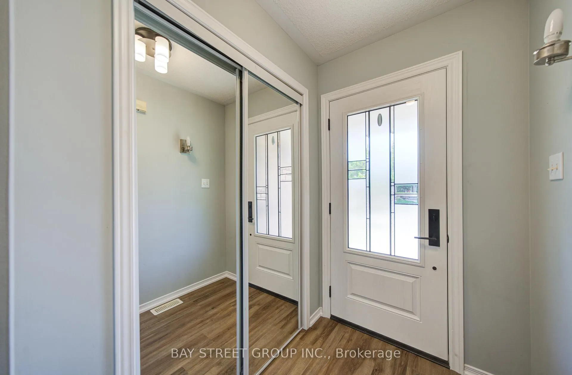 Photo 7 of 1833 Hobson Drive, Burlington, Uptown — HOMEH