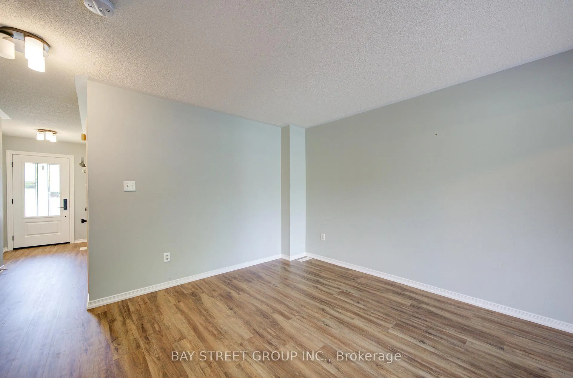 Photo 11 of 1833 Hobson Drive, Burlington, Uptown — HOMEH