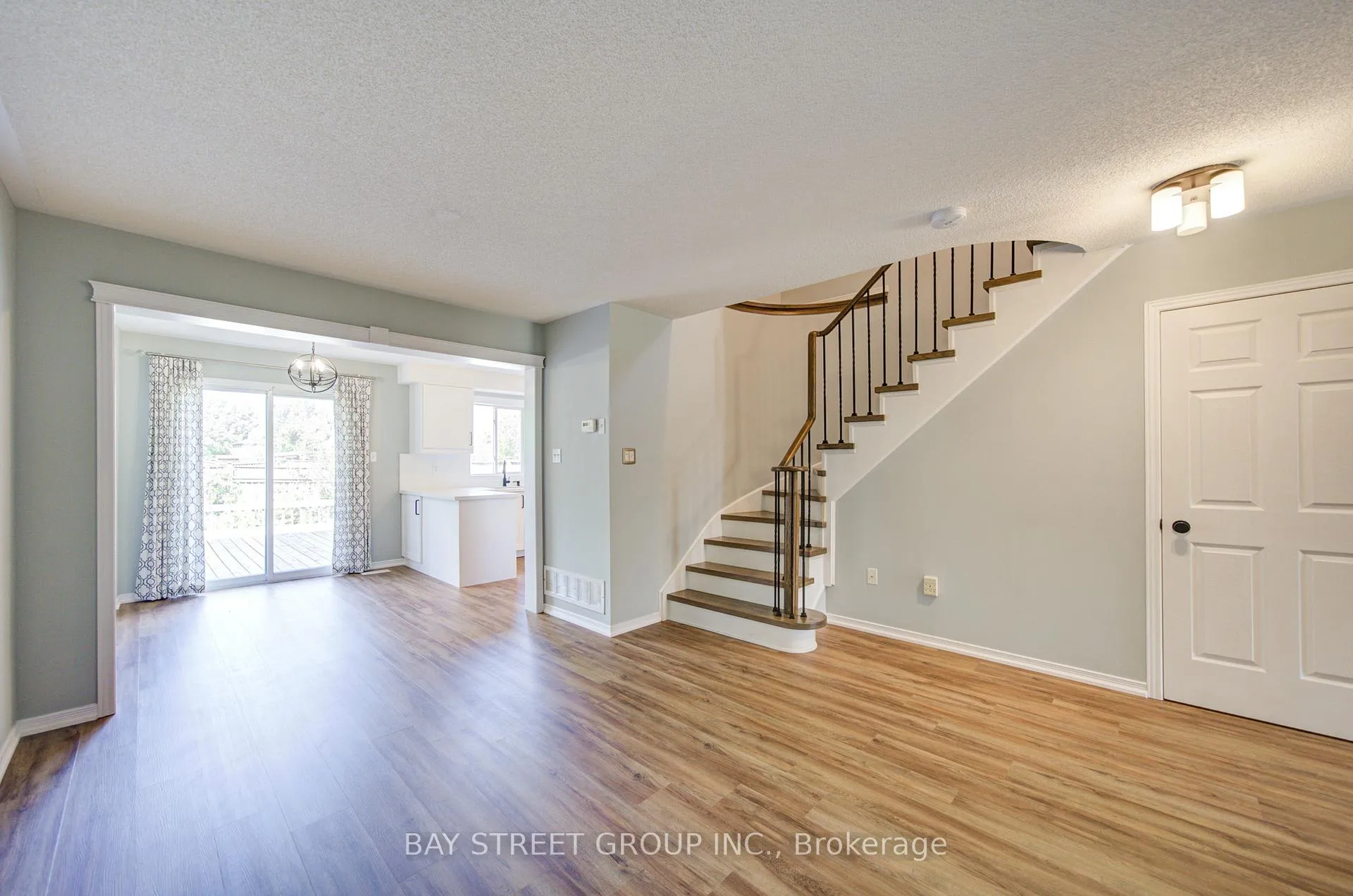Photo 12 of 1833 Hobson Drive, Burlington, Uptown — HOMEH