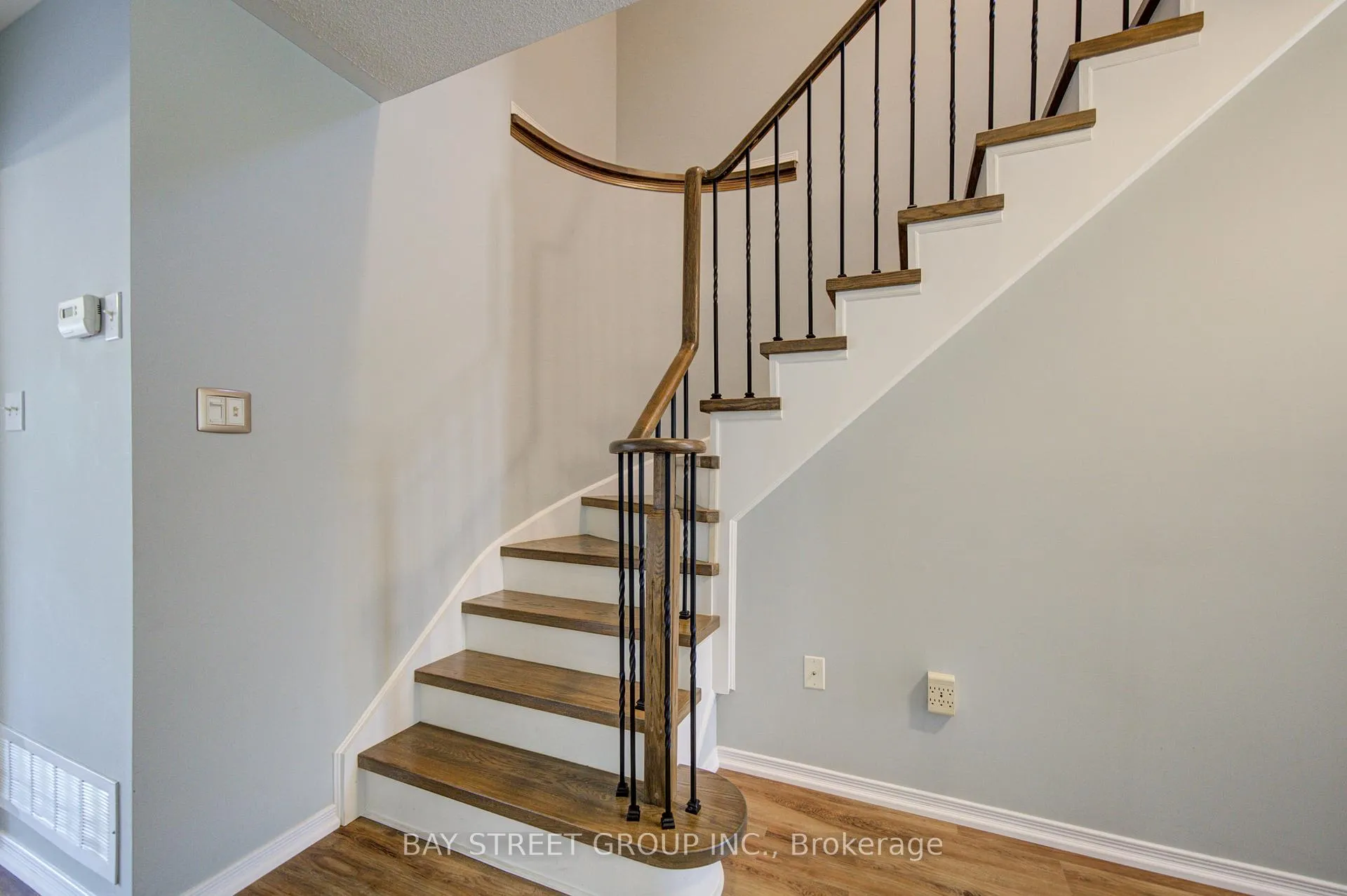 Photo 13 of 1833 Hobson Drive, Burlington, Uptown — HOMEH