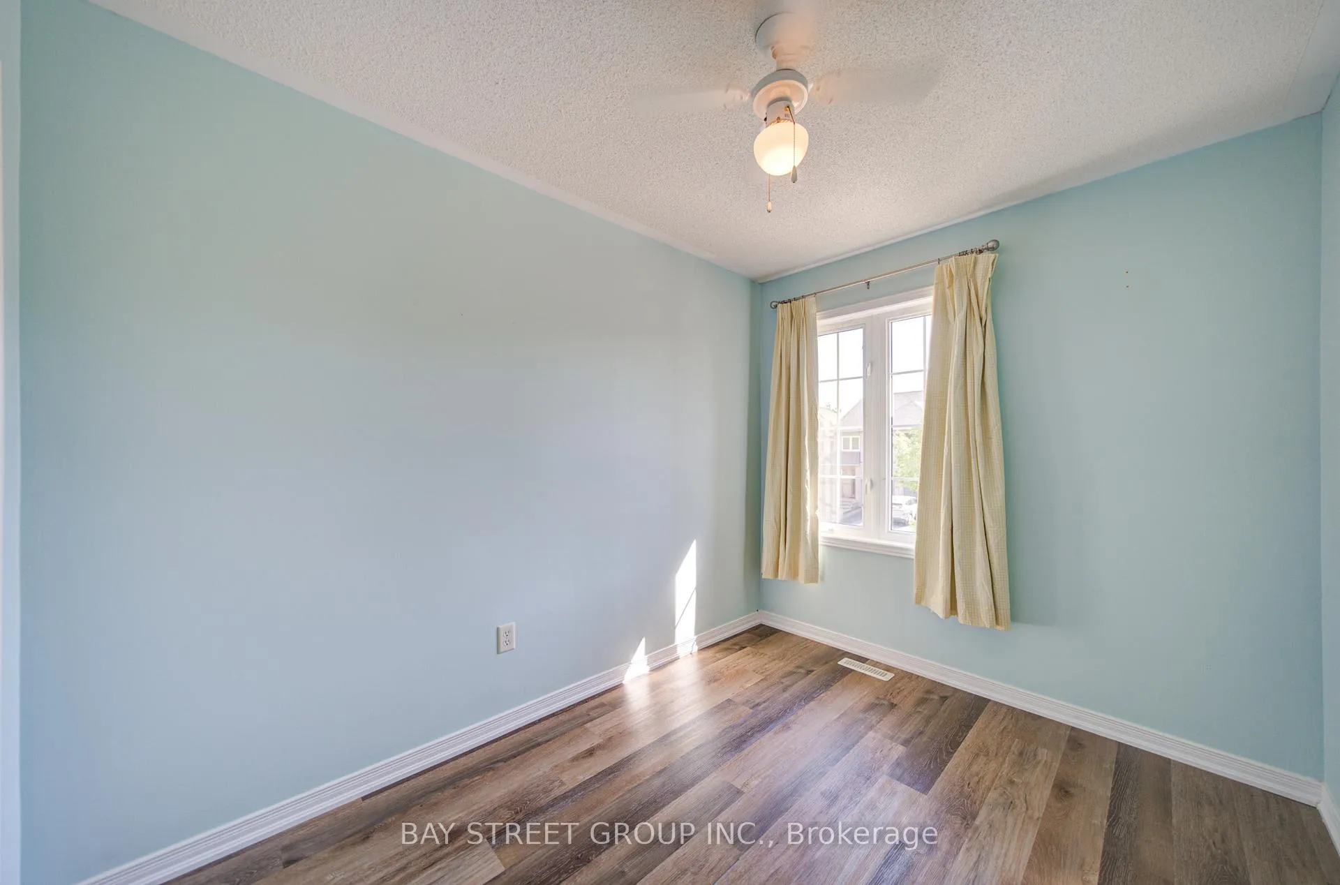 Photo 26 of 1833 Hobson Drive, Burlington, Uptown — HOMEH